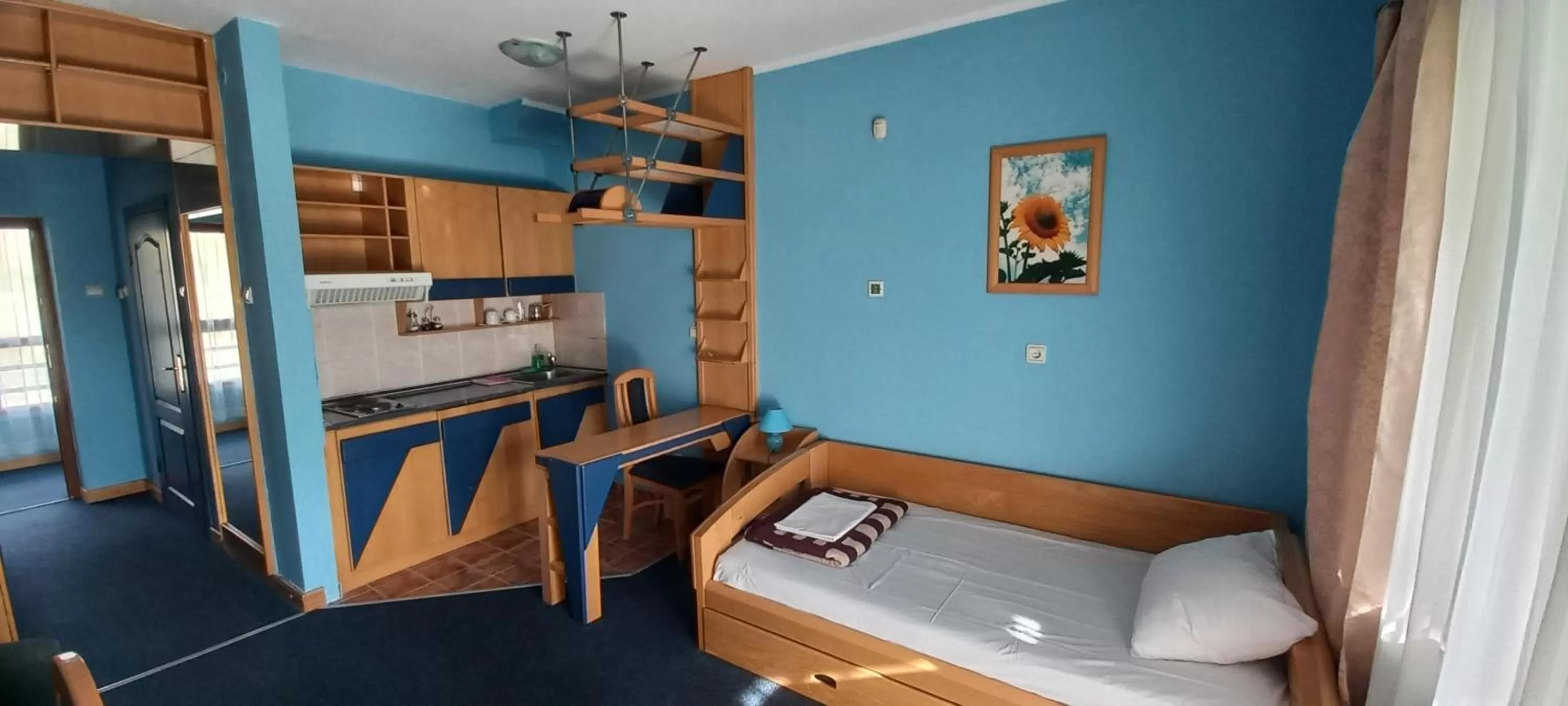 Text overlay, Bed in Garni Lupus prenoćište