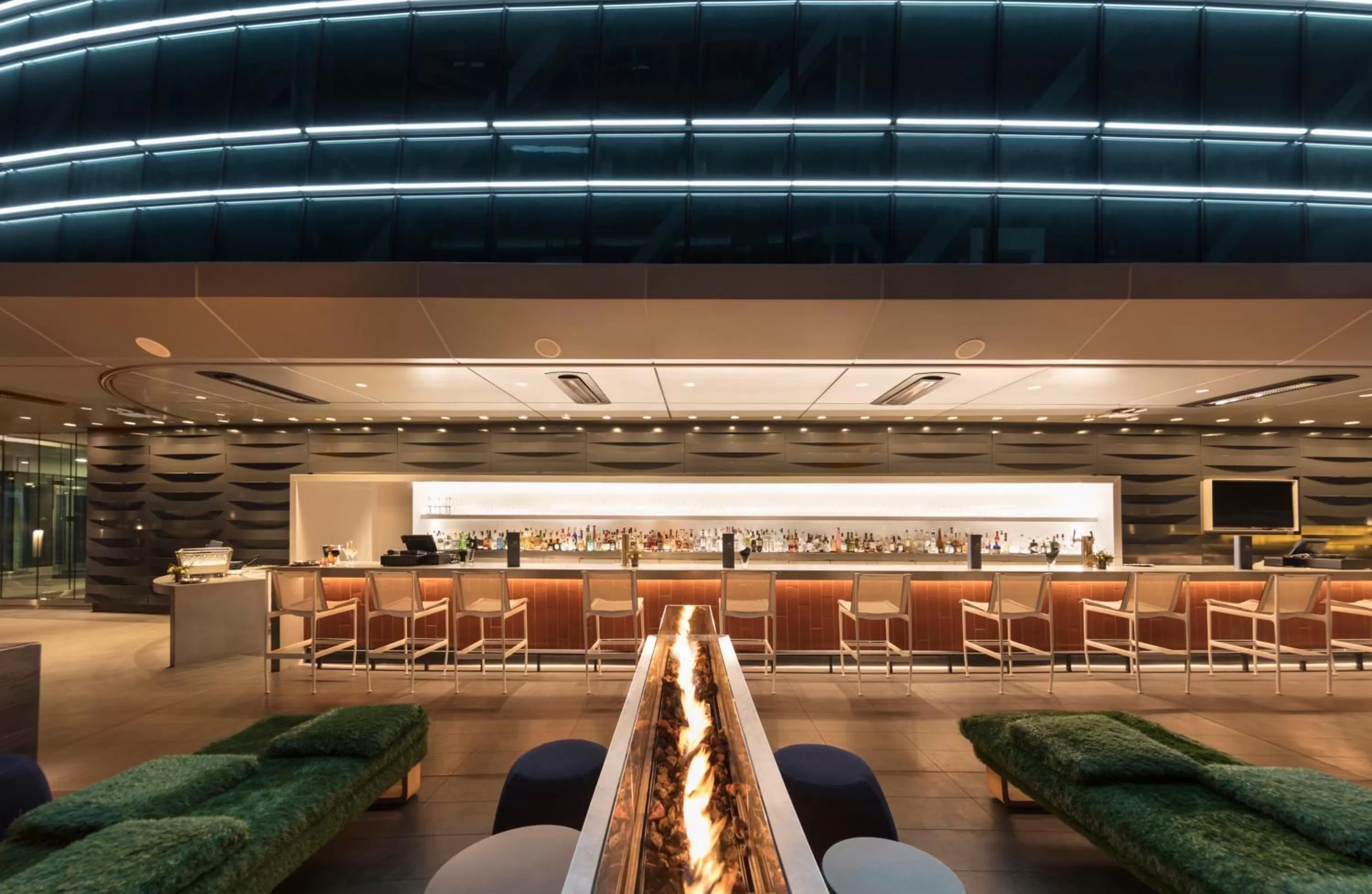 Lounge or bar in InterContinental - Los Angeles Downtown by IHG