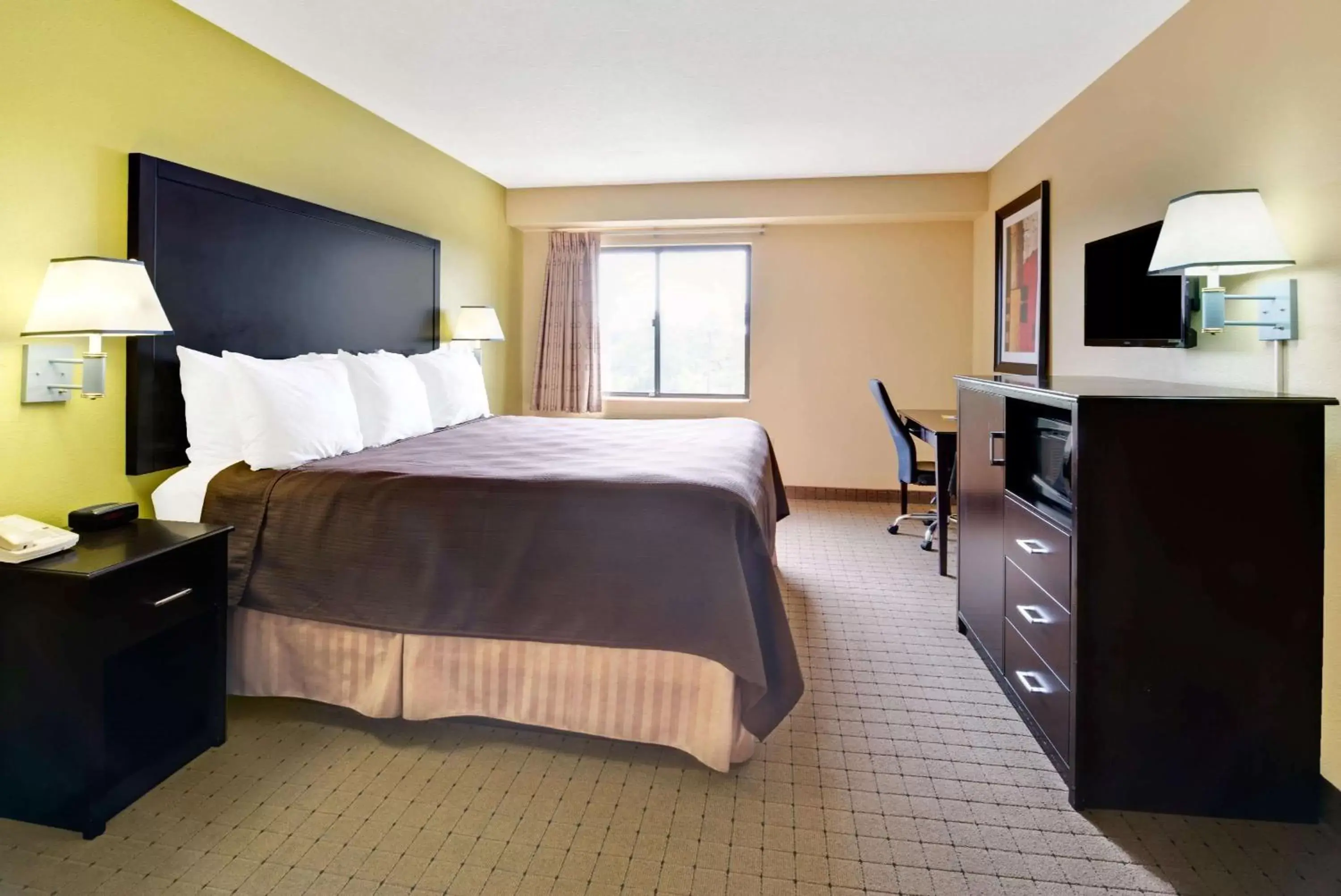 Photo of the whole room, Bed in Days Inn & Suites by Wyndham DeSoto