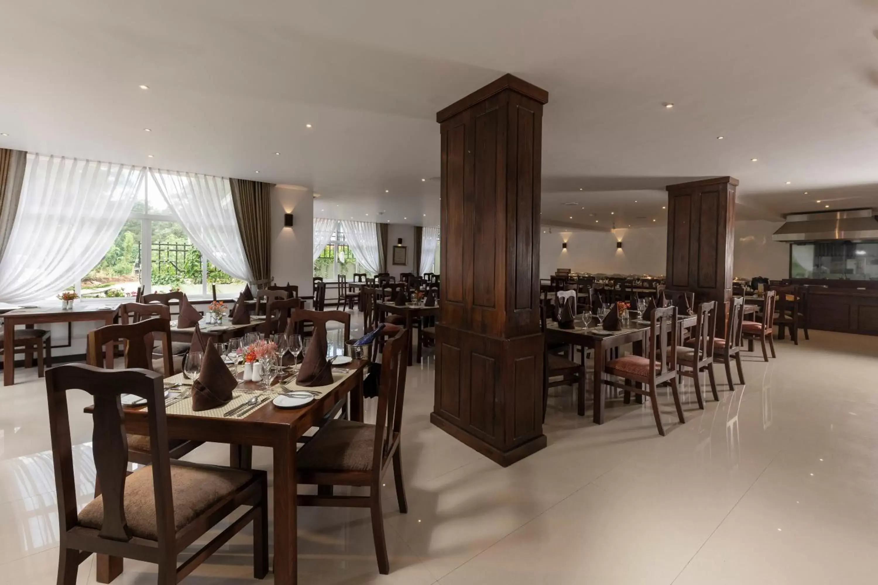 Restaurant/Places to Eat in Galway Heights Hotel