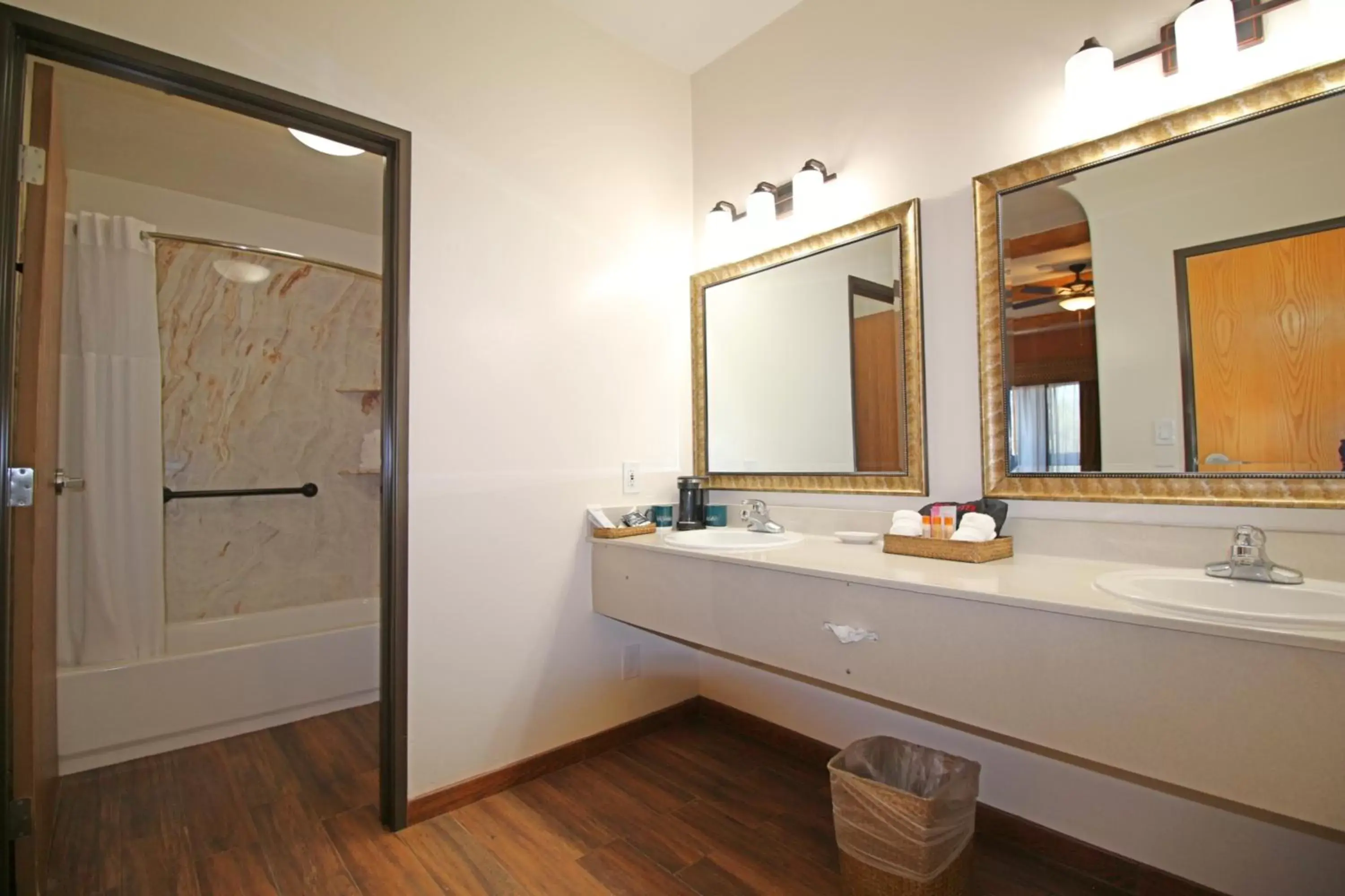 Shower, Bathroom in Southwest Inn at Sedona