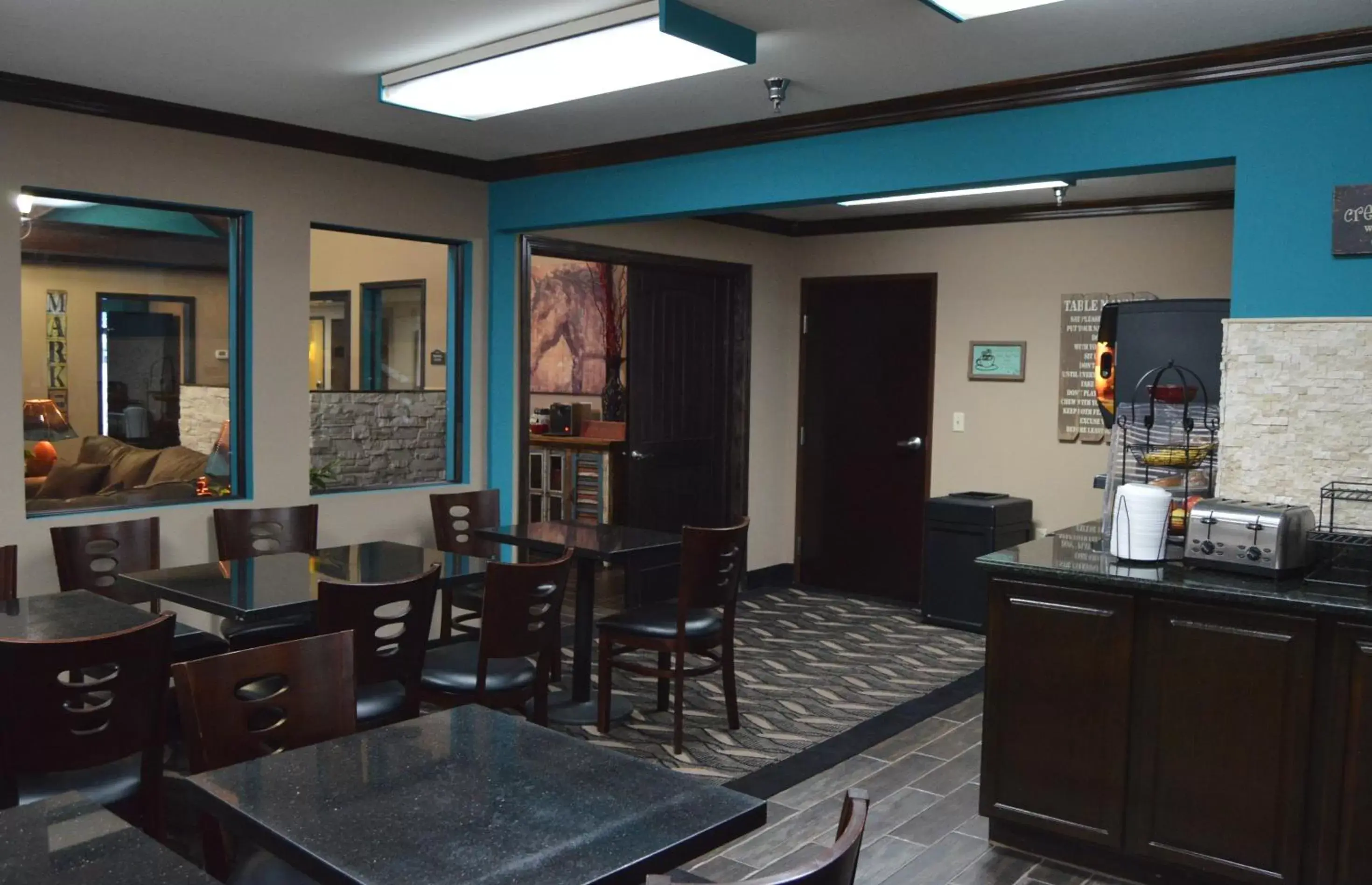 Communal kitchen, Restaurant/Places to Eat in Boarders Inn and Suites by Cobblestone Hotels - Ardmore