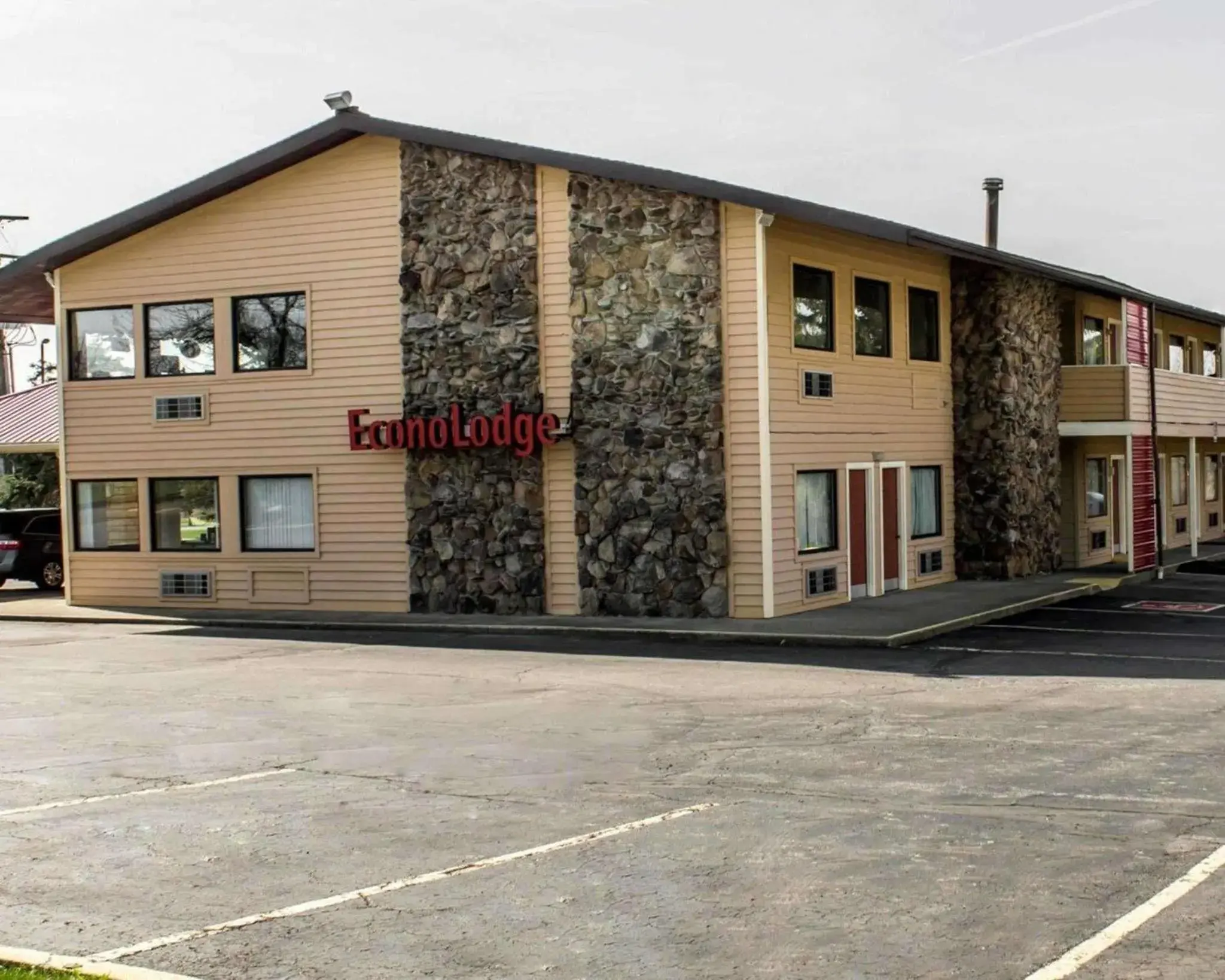 Property Building in Econo Lodge Wooster