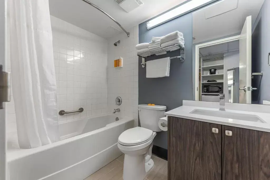 Bathroom in YWCA Hotel Vancouver