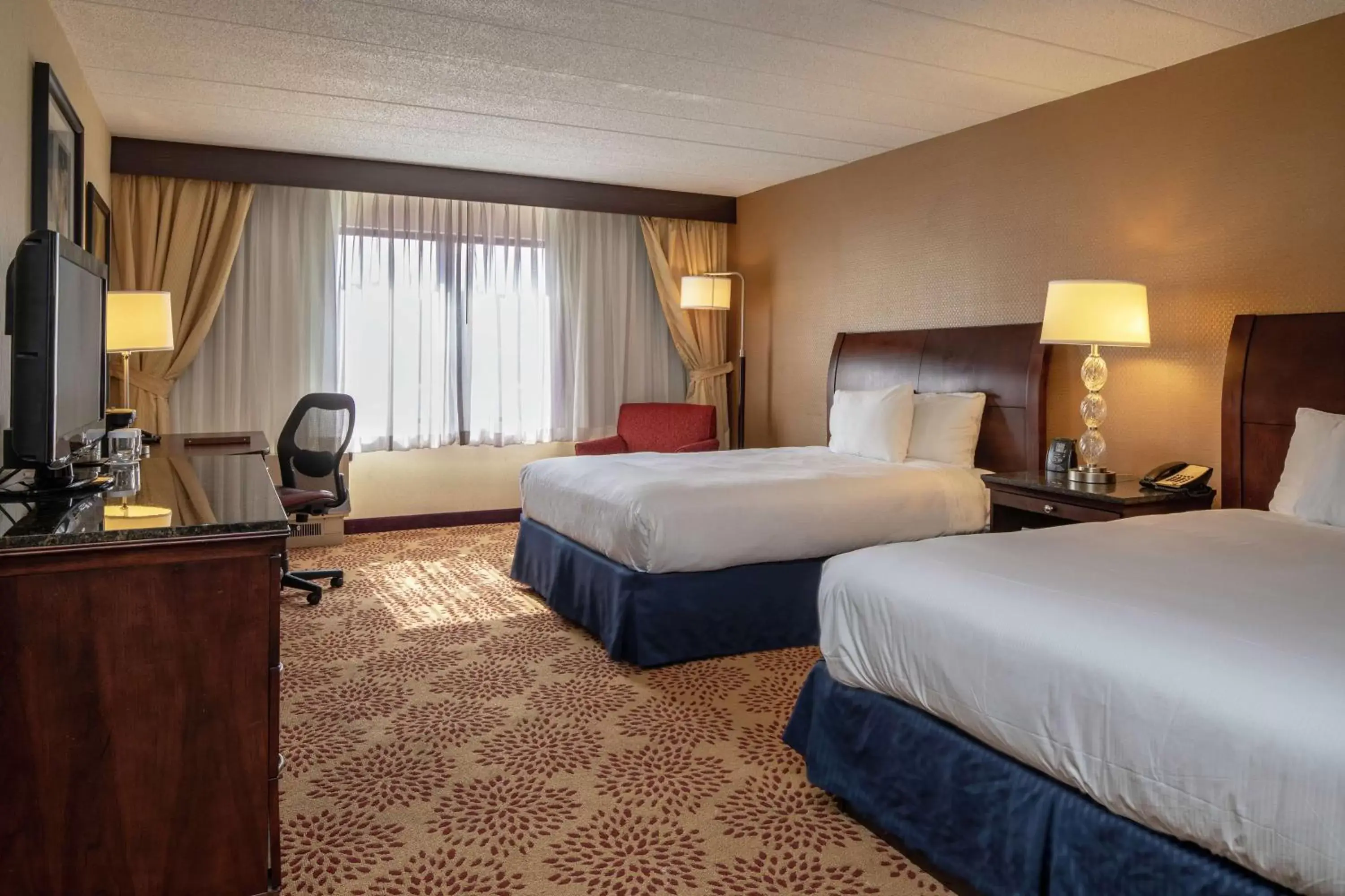 Queen Room with Two Queen Beds - Non-Smoking in DoubleTree by Hilton Pittsburgh Monroeville Convention Center Queen Room with Two Queen Beds - Non-Smoking in DoubleTree by Hilton Pittsburgh Monroeville Convention Center
