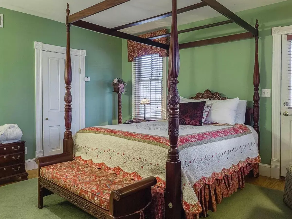 Bed in George Brooks House B&B