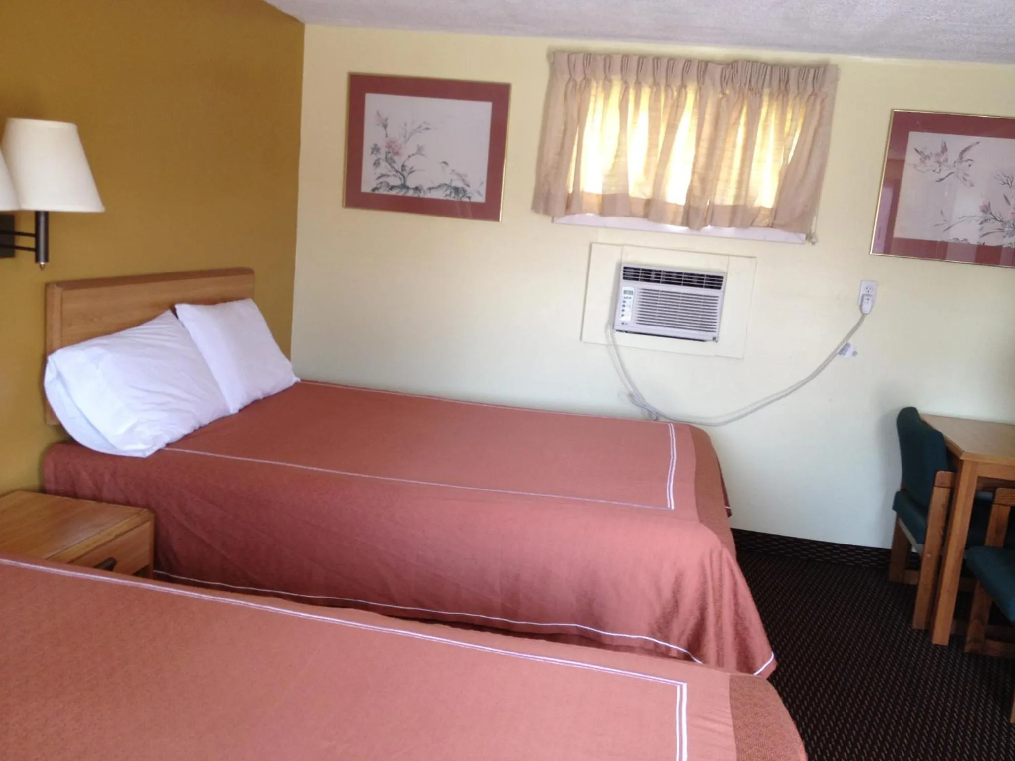 Bed in Caravan Motel