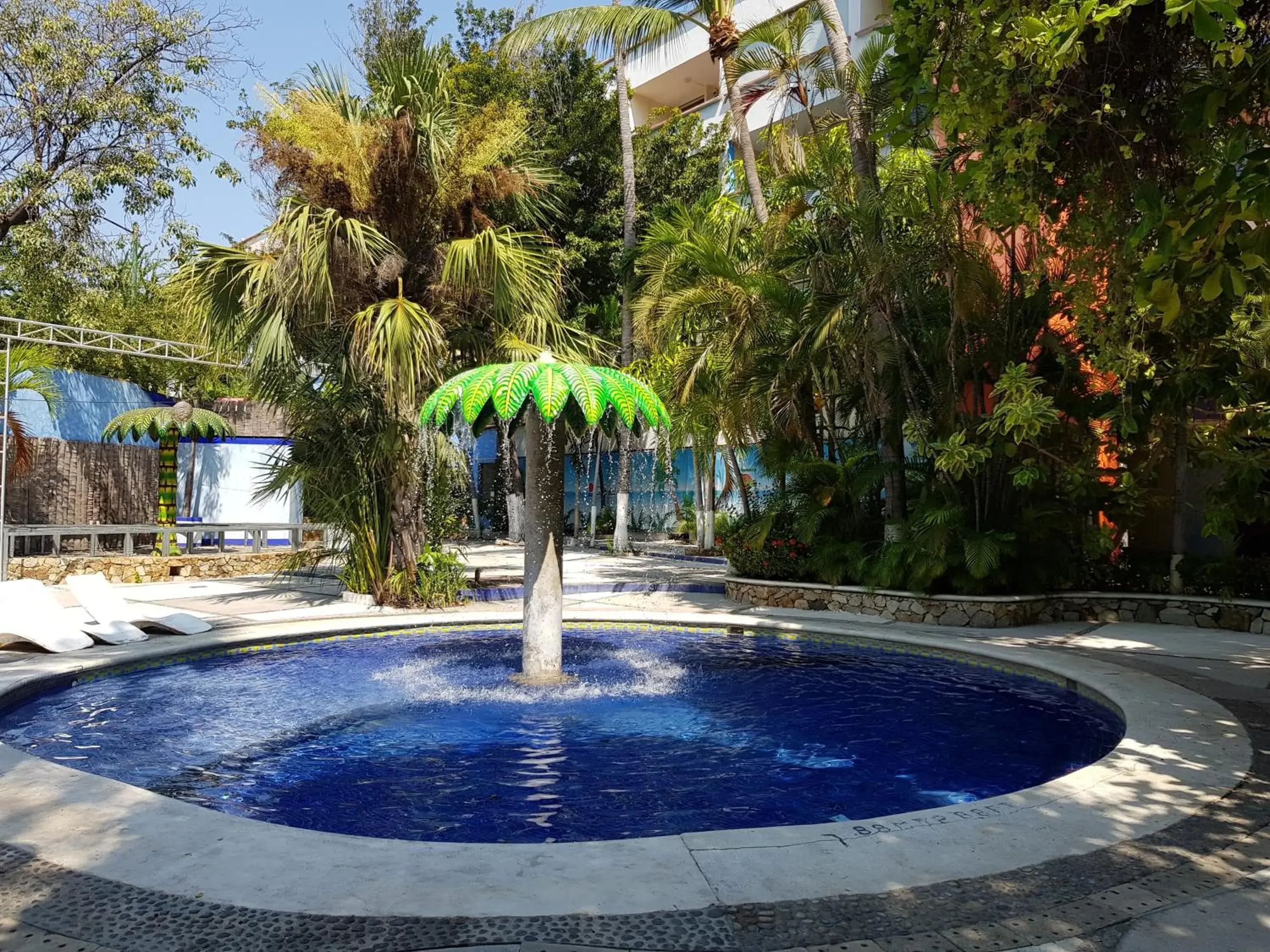 Swimming Pool in Hotel Club del Sol Acapulco by NG Hoteles