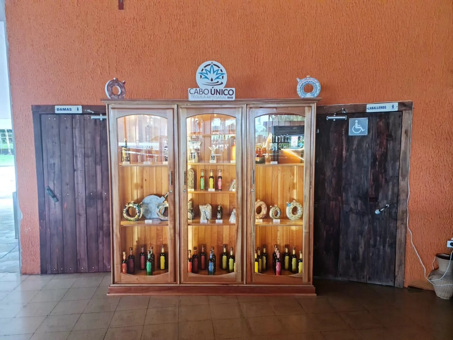 On-site shops in Hotel Samoa del Sur