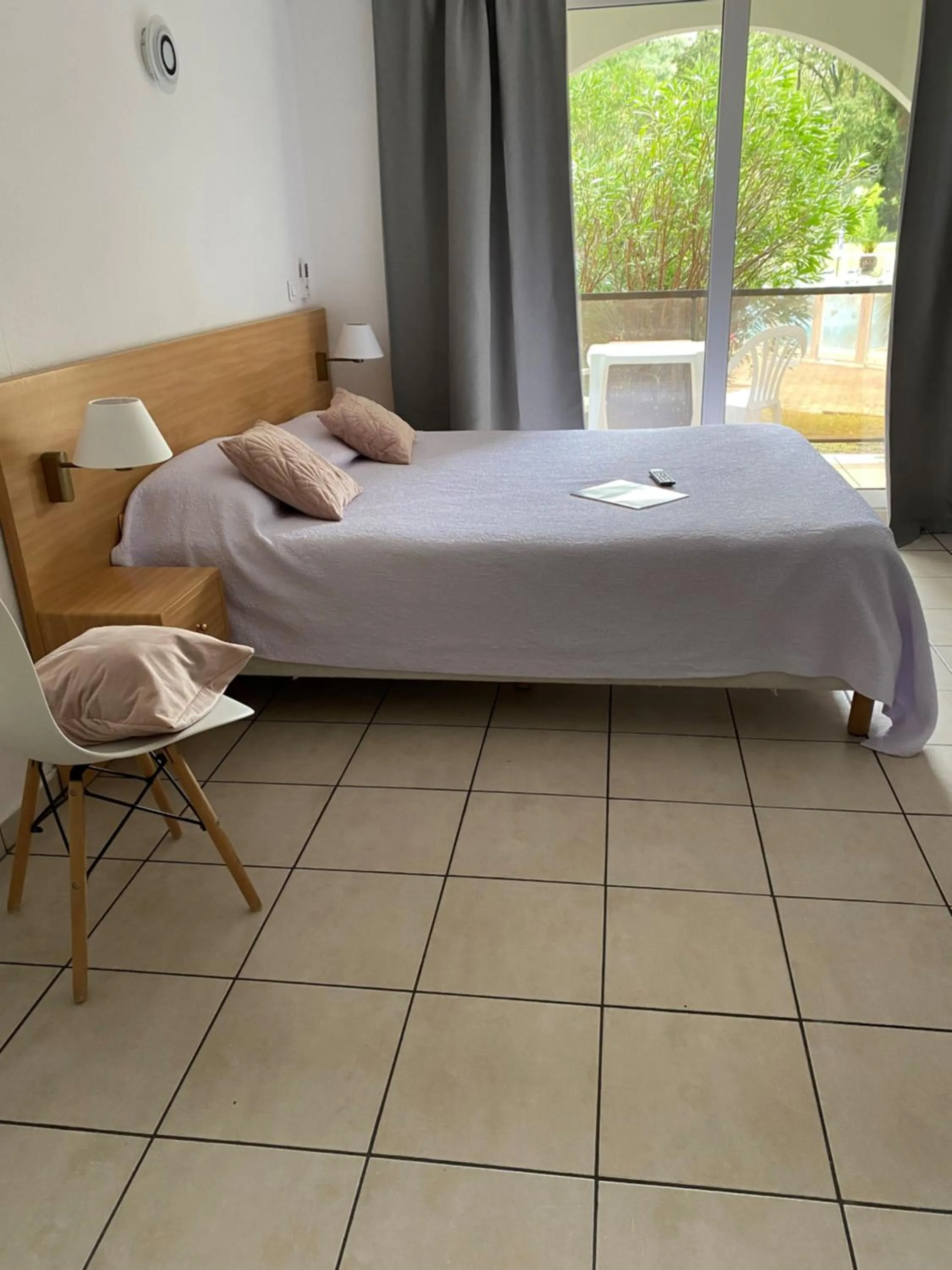 Bed in Hotel Résidence Anglet Biarritz-Parme