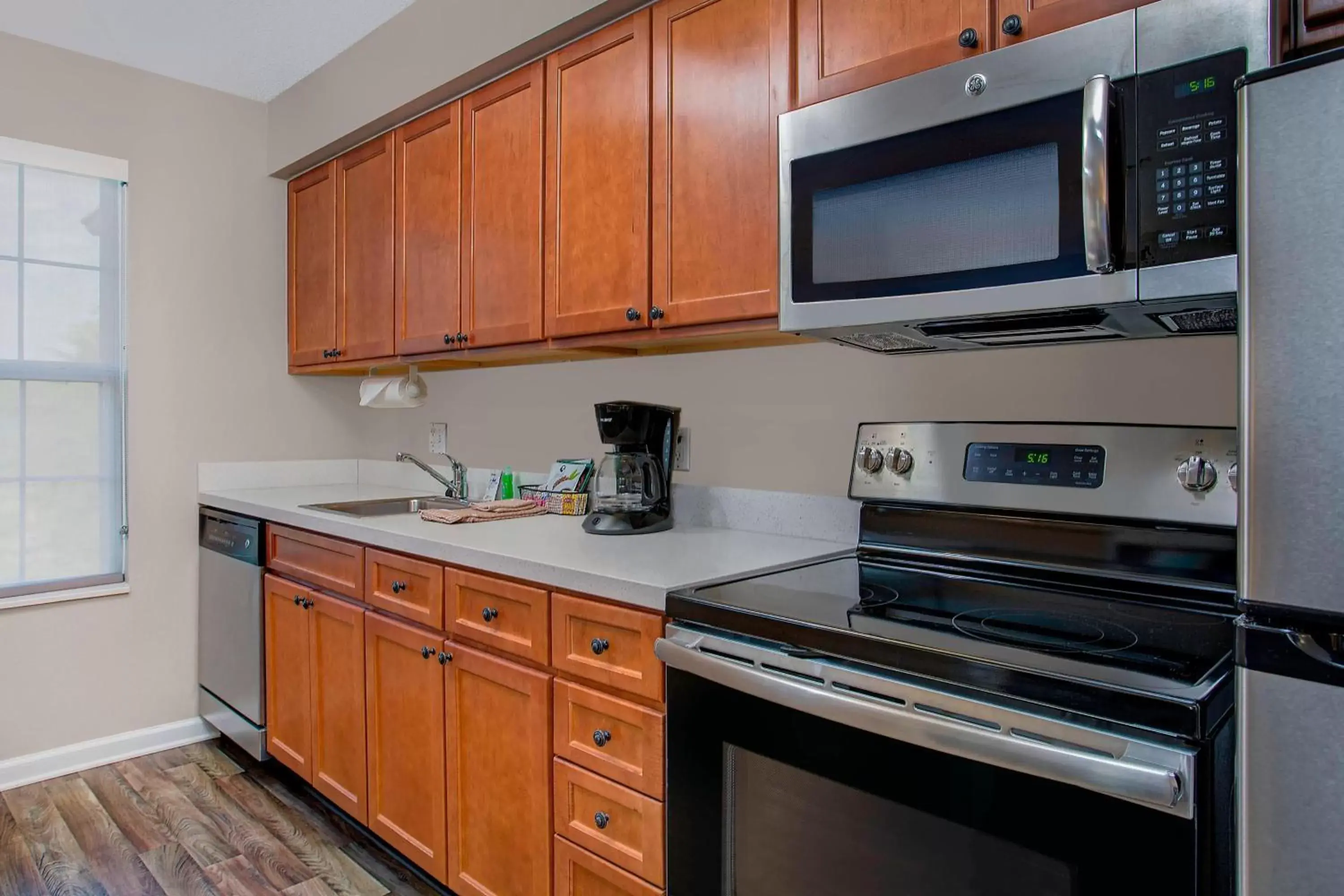 Bedroom, Kitchen/Kitchenette in TownePlace Suites Knoxville Cedar Bluff