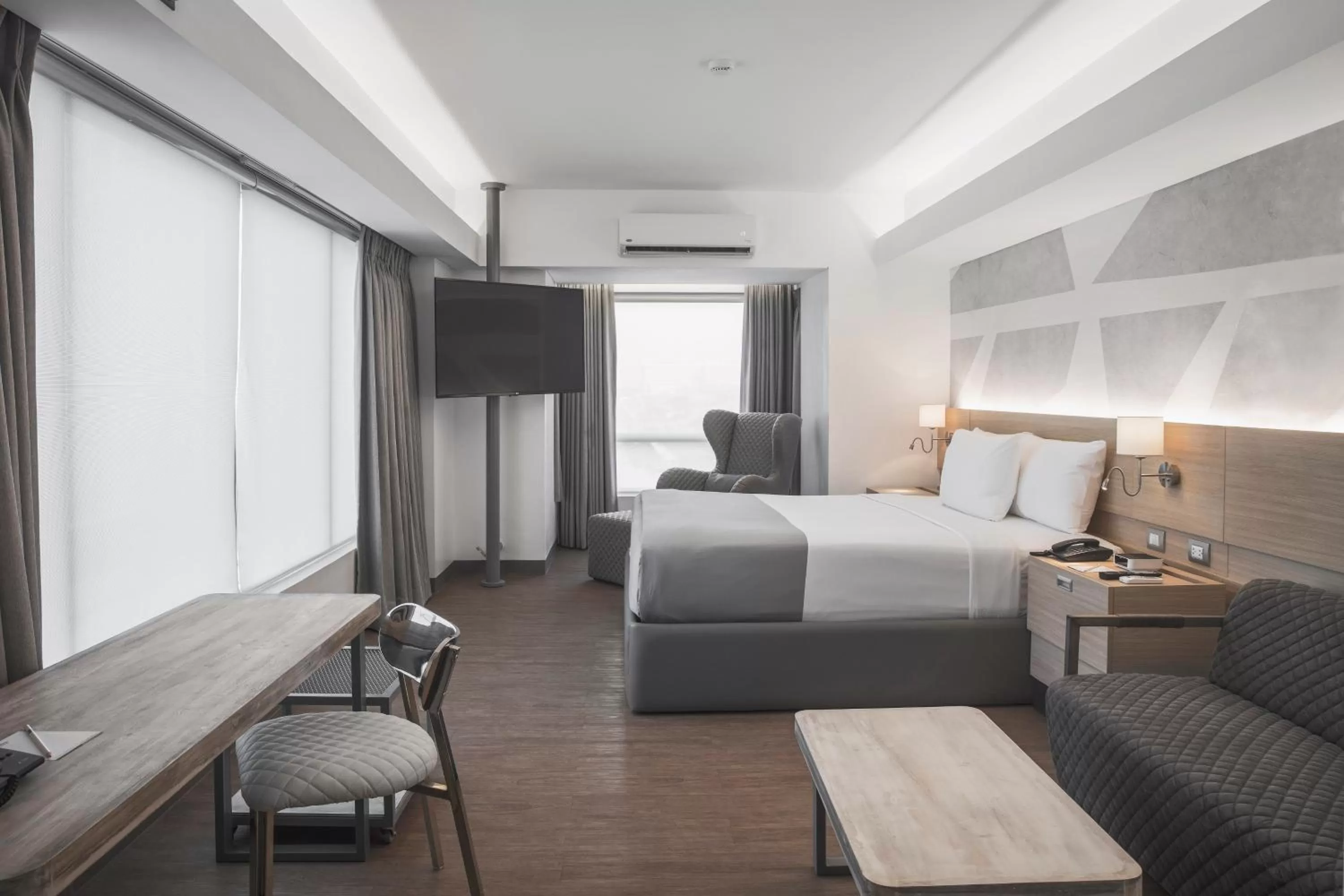 Living room, Bed in TRYP by Wyndham Mall of Asia Manila