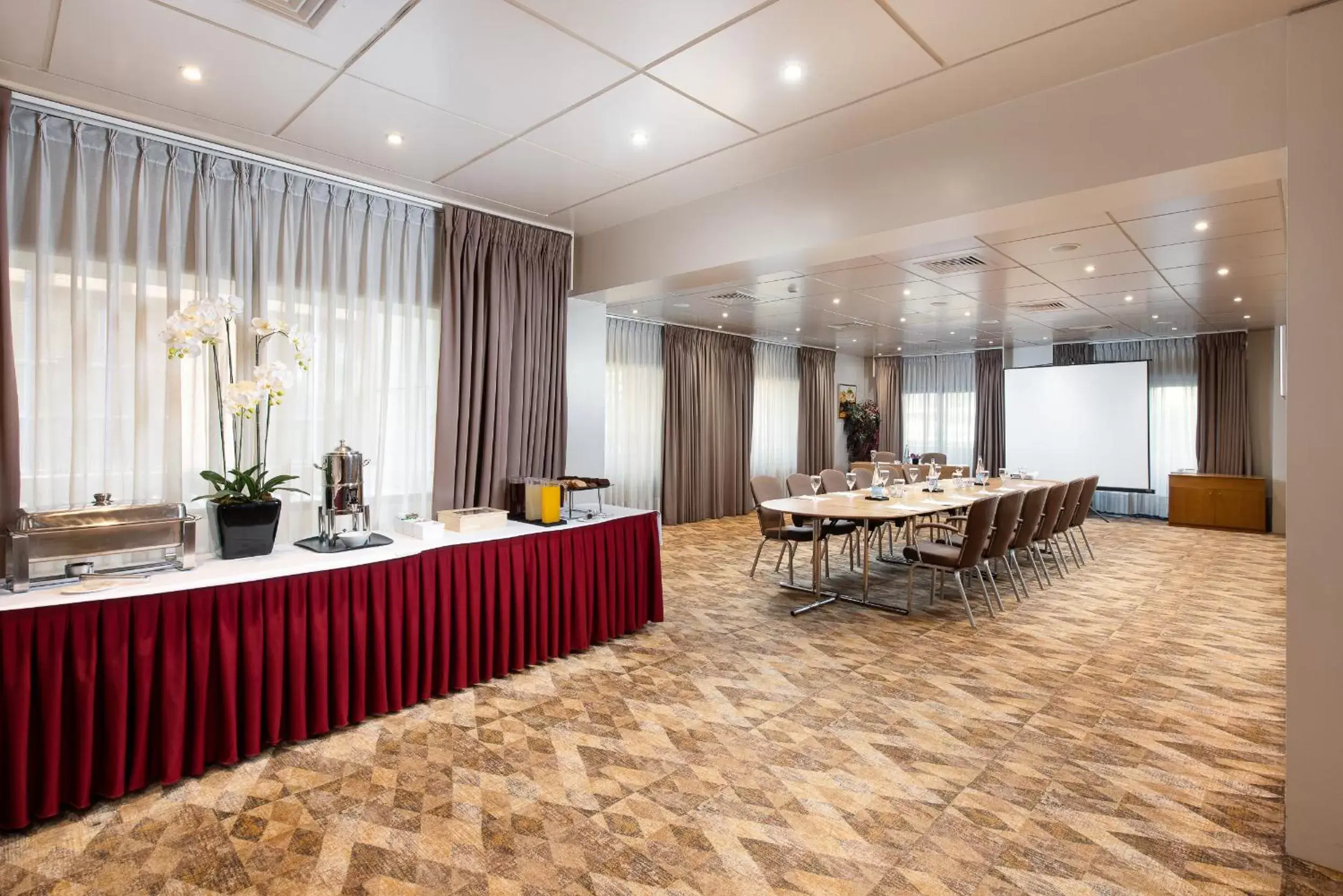 Meeting/conference room, Restaurant/Places to Eat in Crowne Plaza Athens City Centre, an IHG Hotel