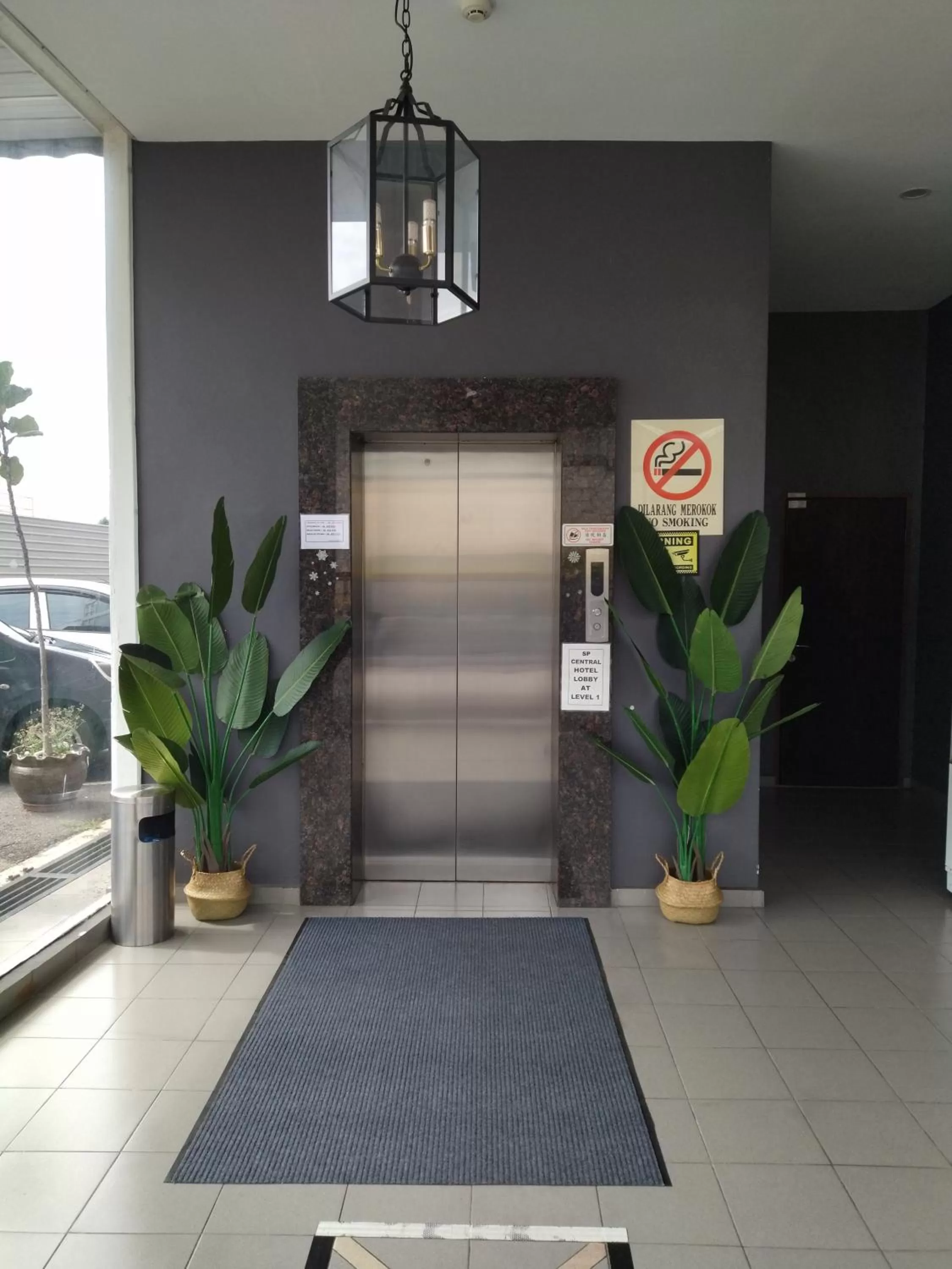 elevator in Sp Central Hotel