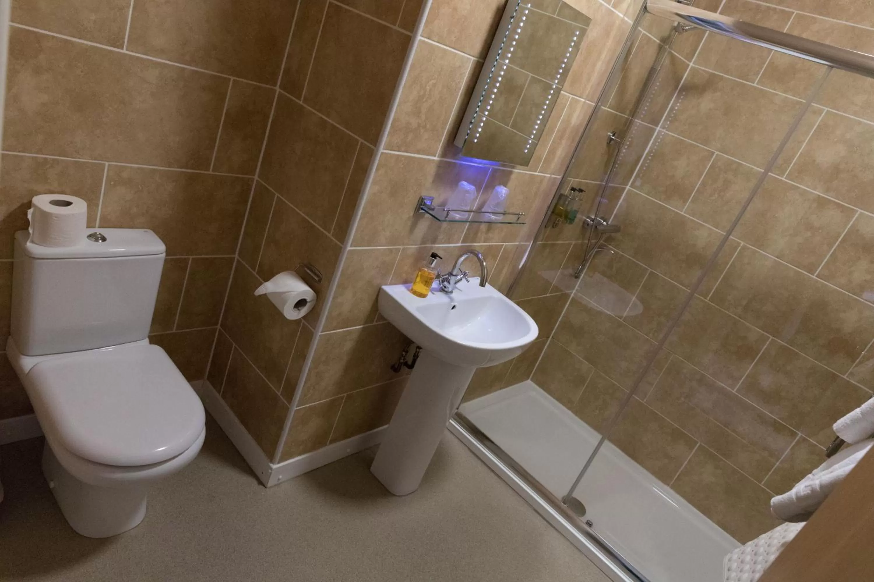 Bathroom in The Resolution Hotel