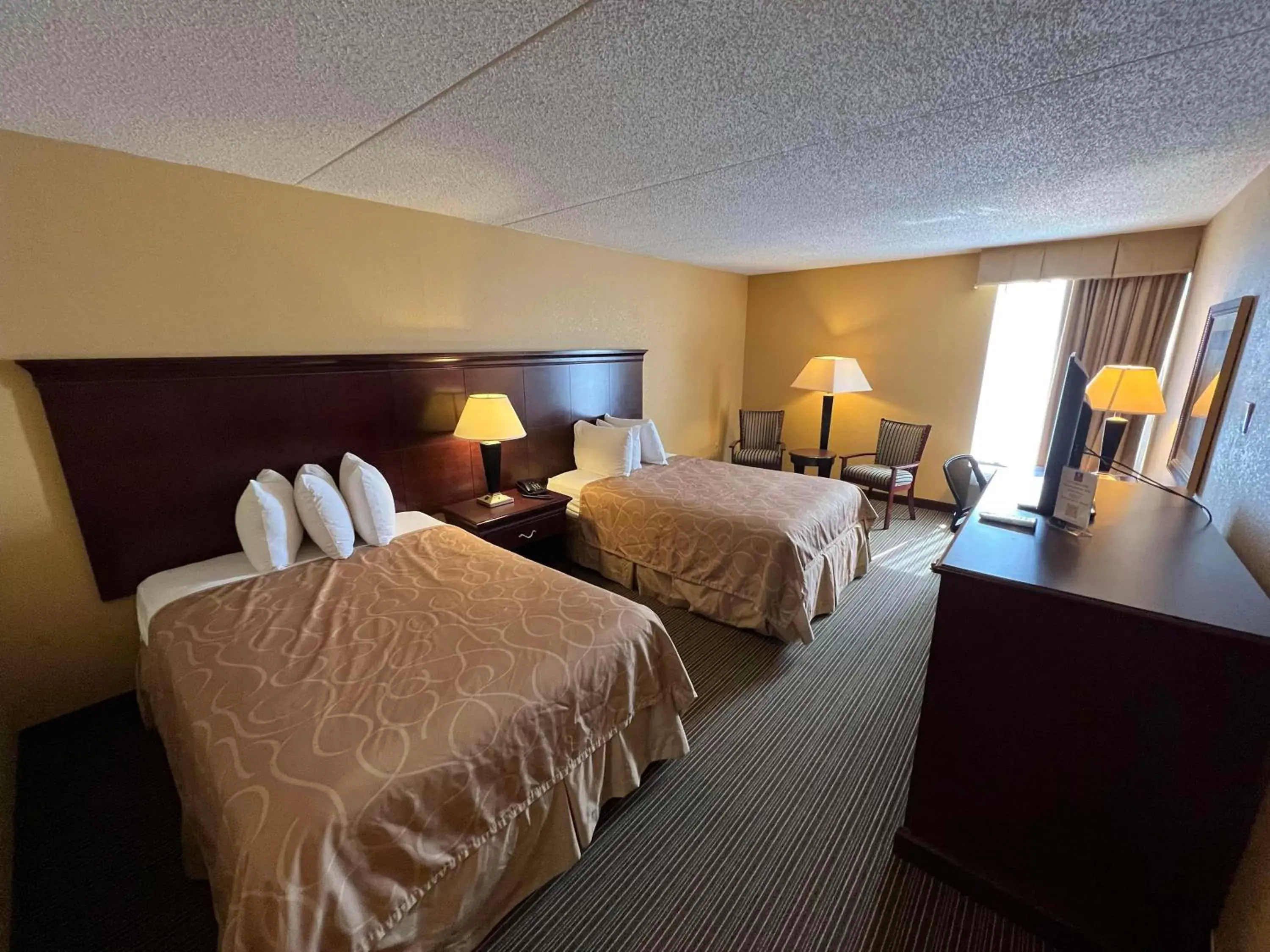 Bedroom, Bed in SureStay Plus Hotel by Best Western Hopkinsville