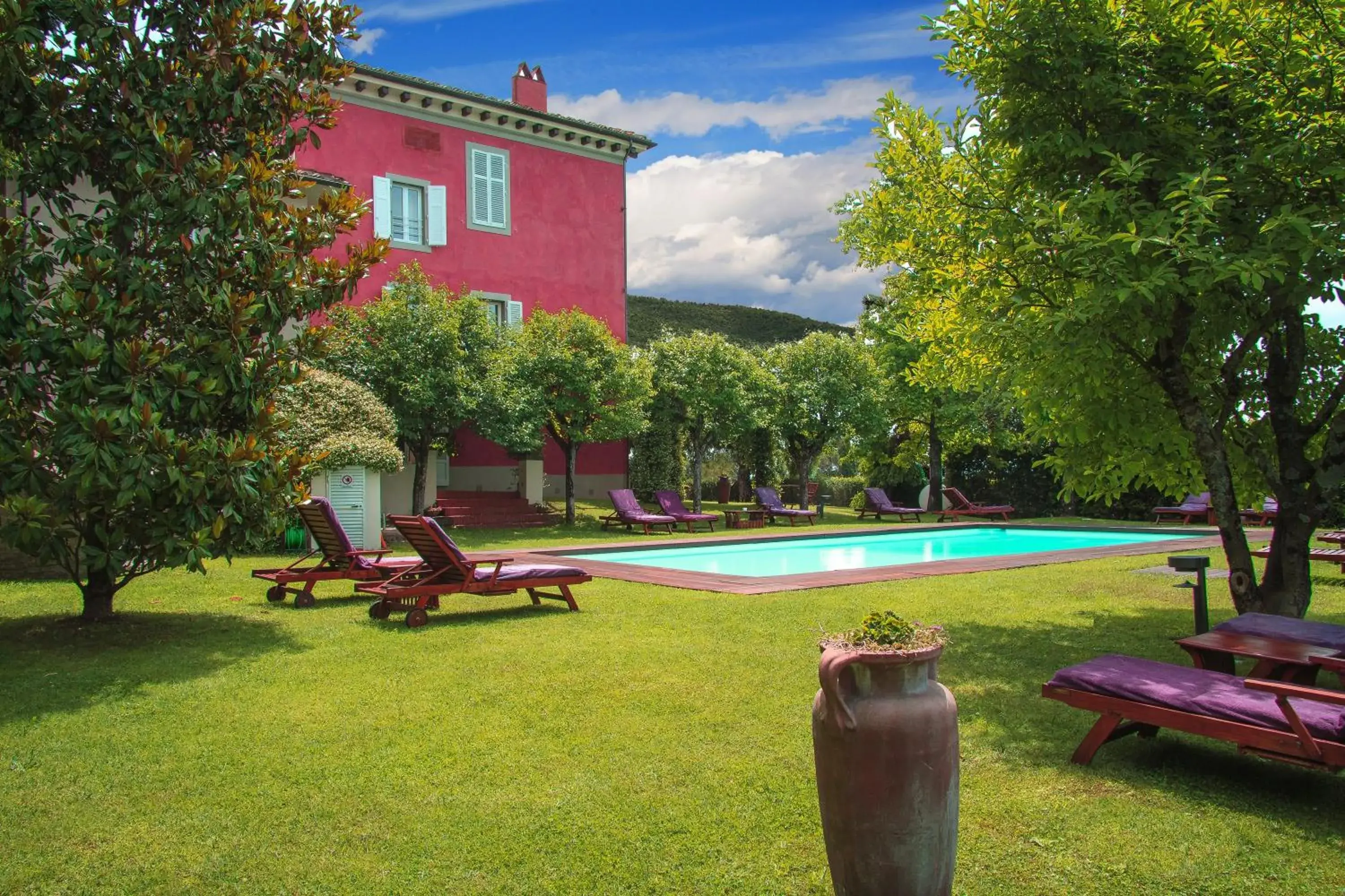 Property building, Swimming Pool in Villa Cassia di Baccano