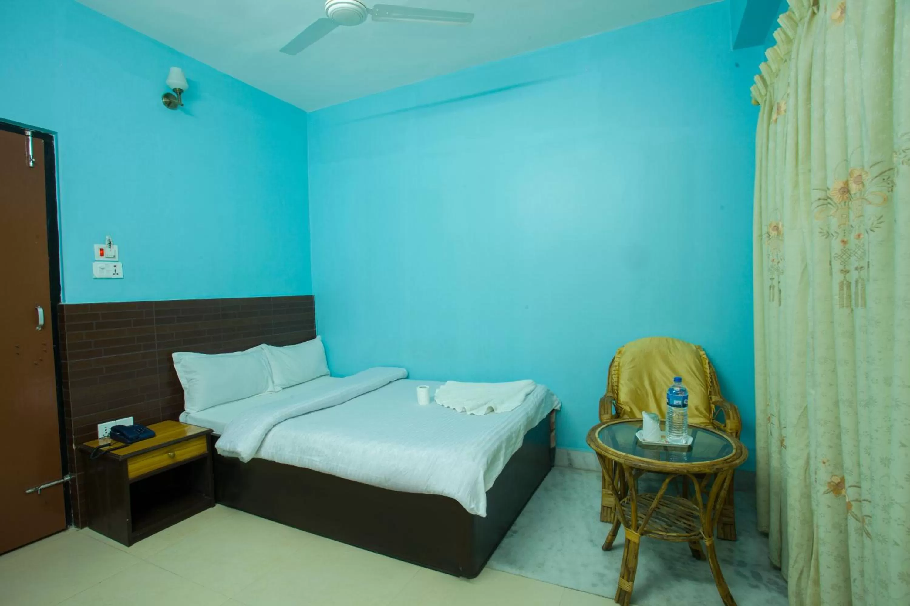 Photo of the whole room, Bed in The North Face Inn