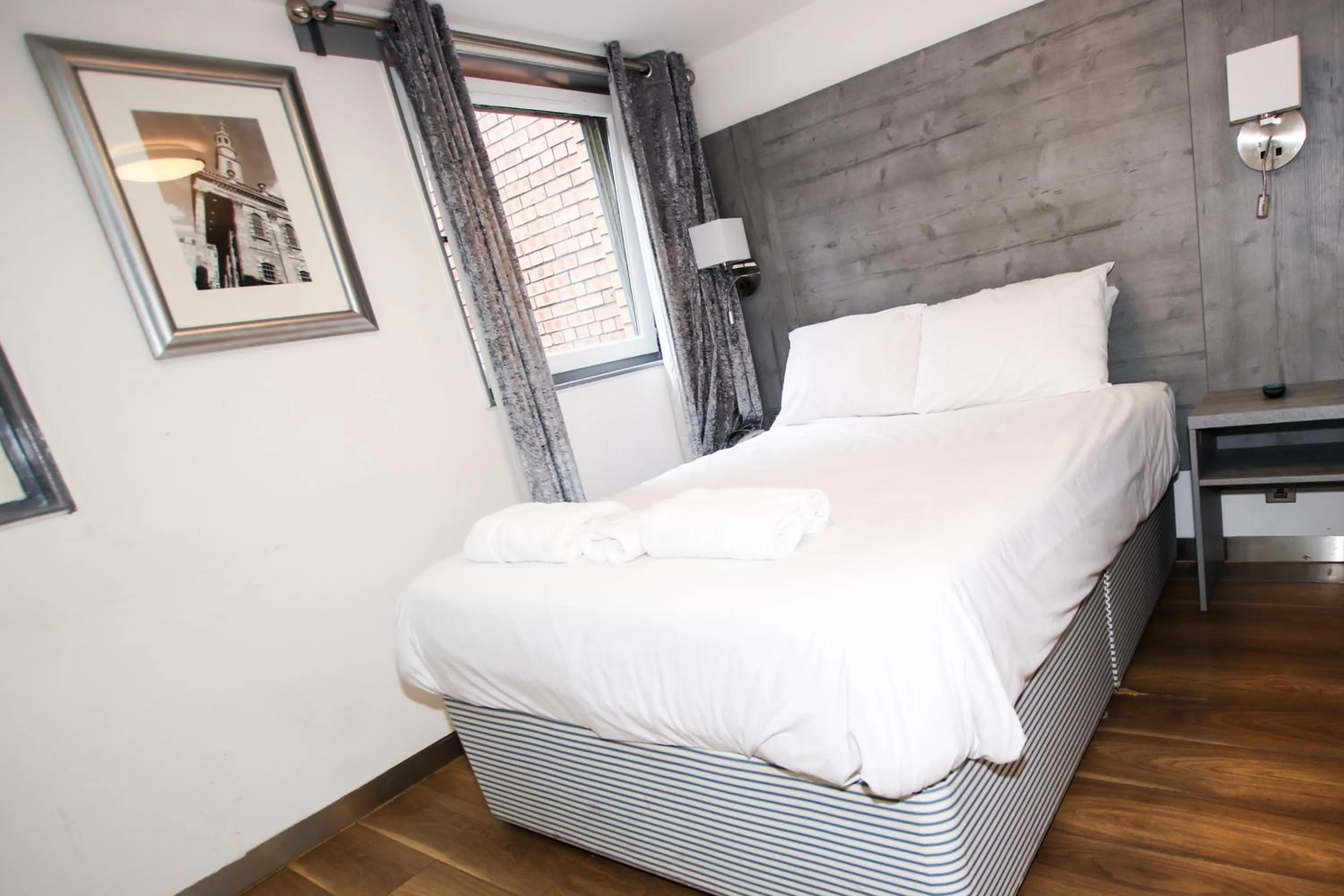 Bed in Brunswick Merchant City Hotel