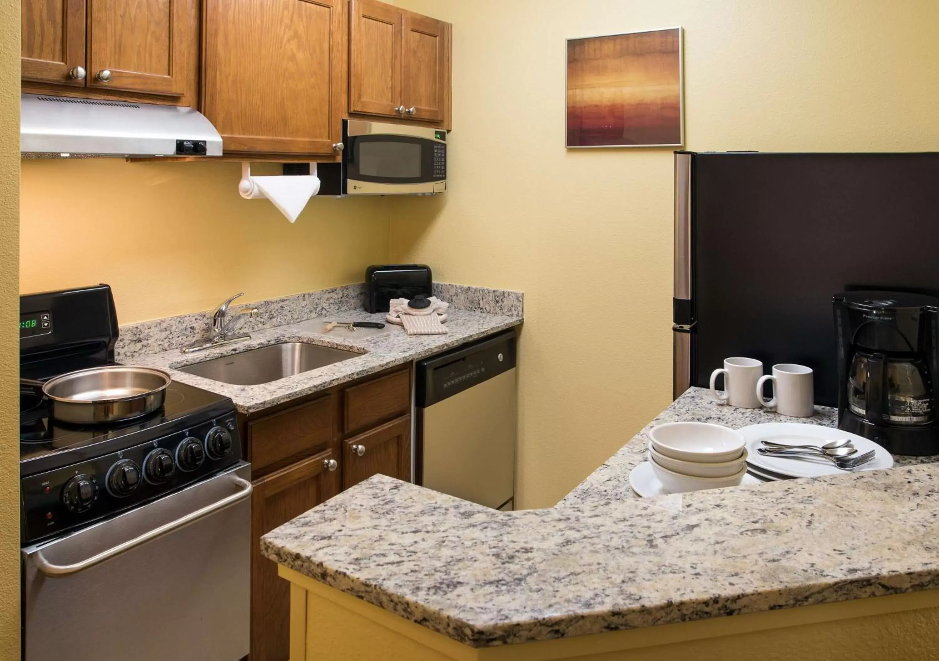 Kitchen or kitchenette, Kitchen/Kitchenette in Sonesta Simply Suites Detroit Novi