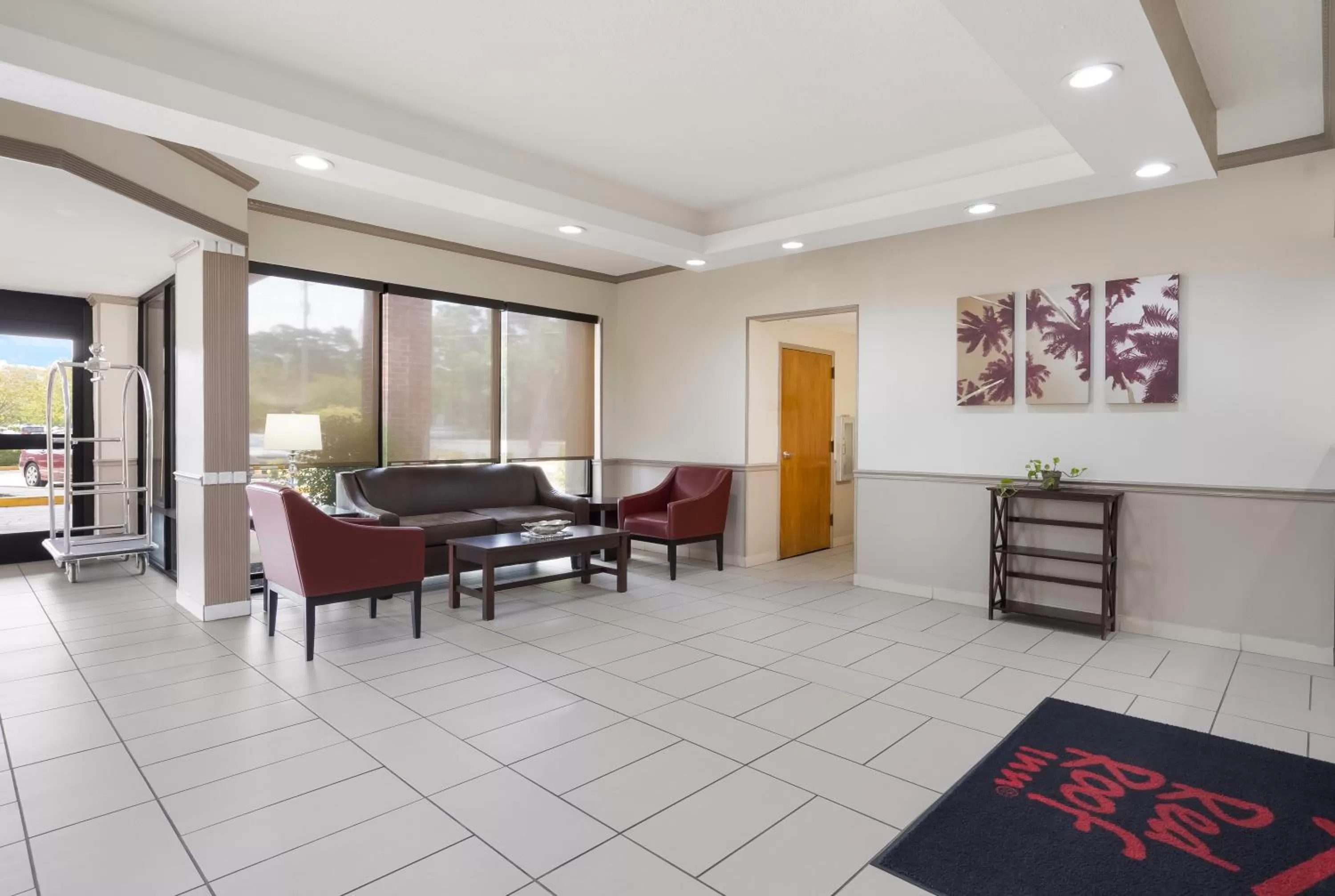 Lobby or reception in Red Roof Inn & Suites Jacksonville, NC