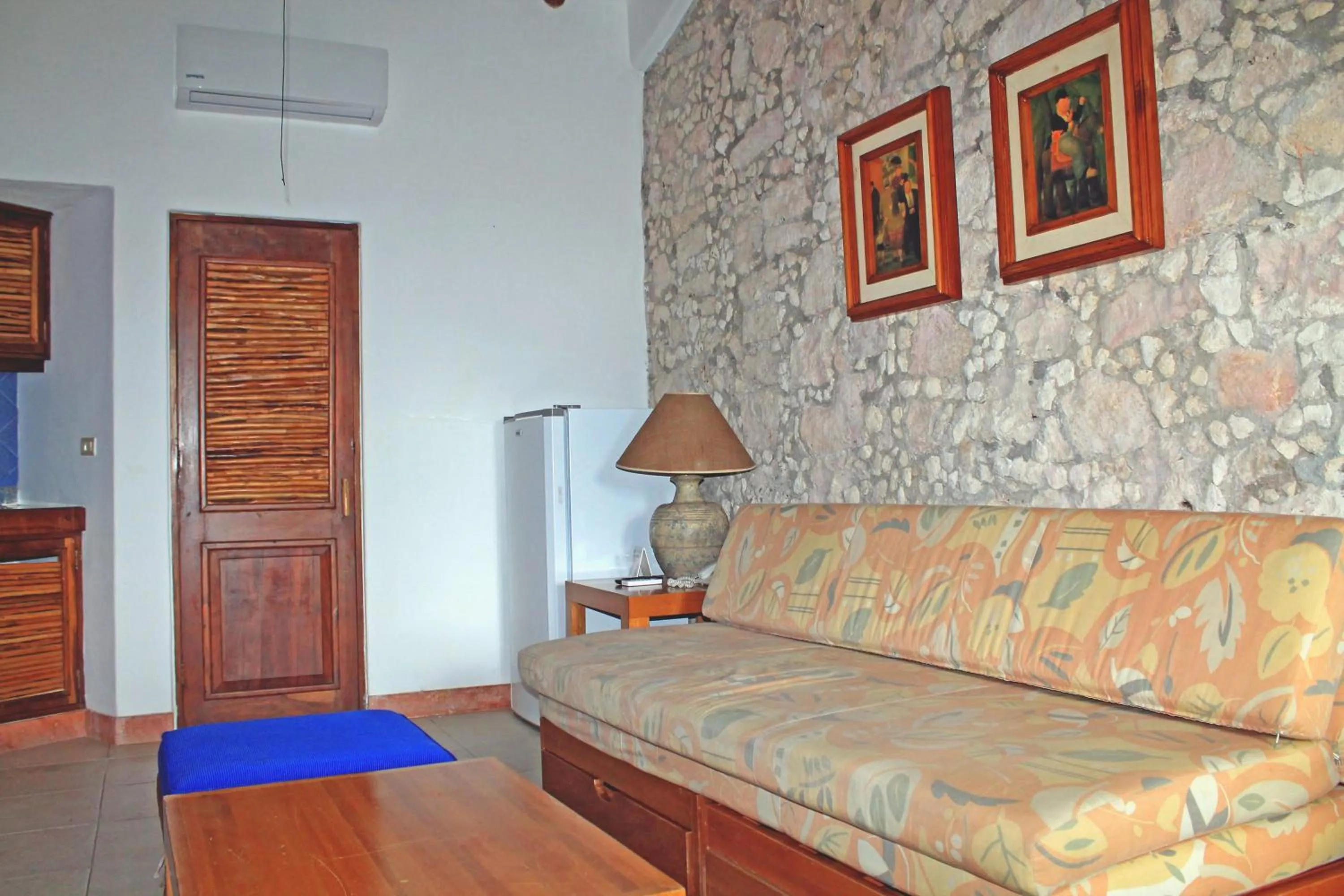 Living room in Casa del Mar Cozumel Hotel & Dive Resort with free access to an exclusive beach club