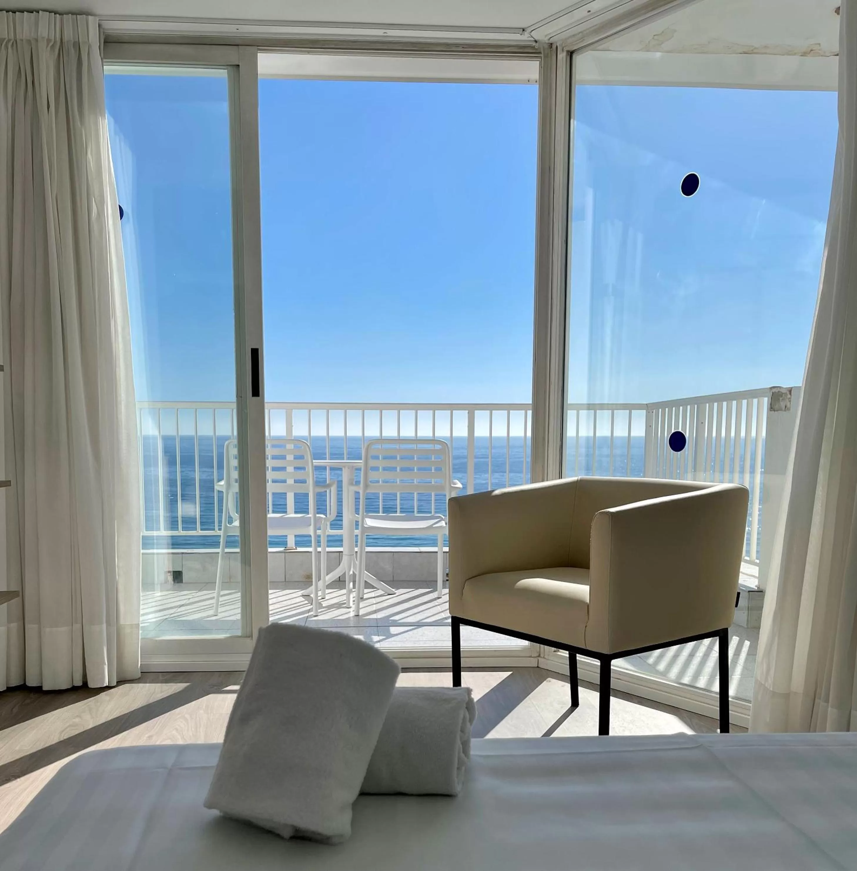 Balcony/Terrace, Bed in Hotel Flats Friends Mar Blau