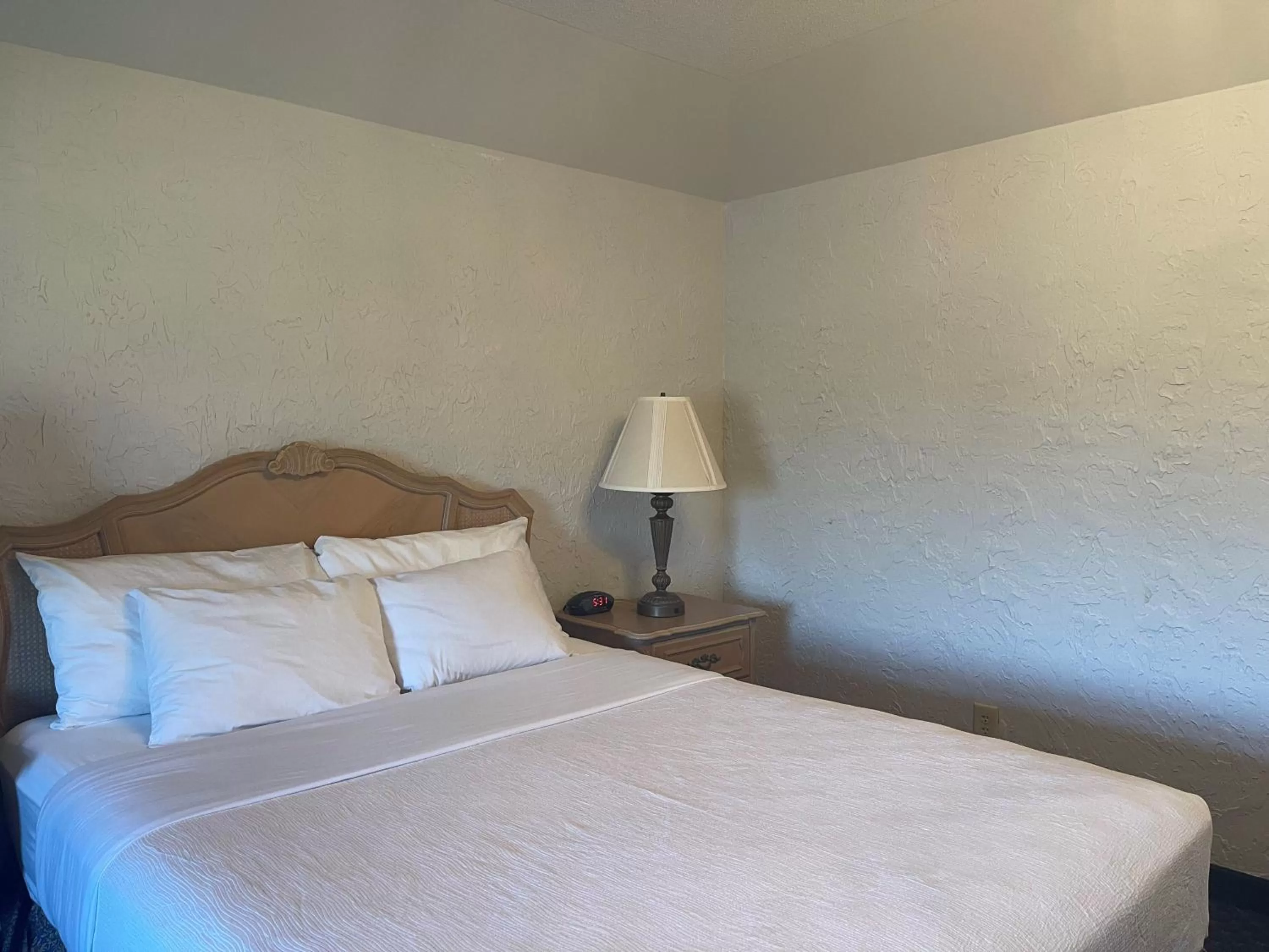 Bed in Chateau Hotel and Conference Center