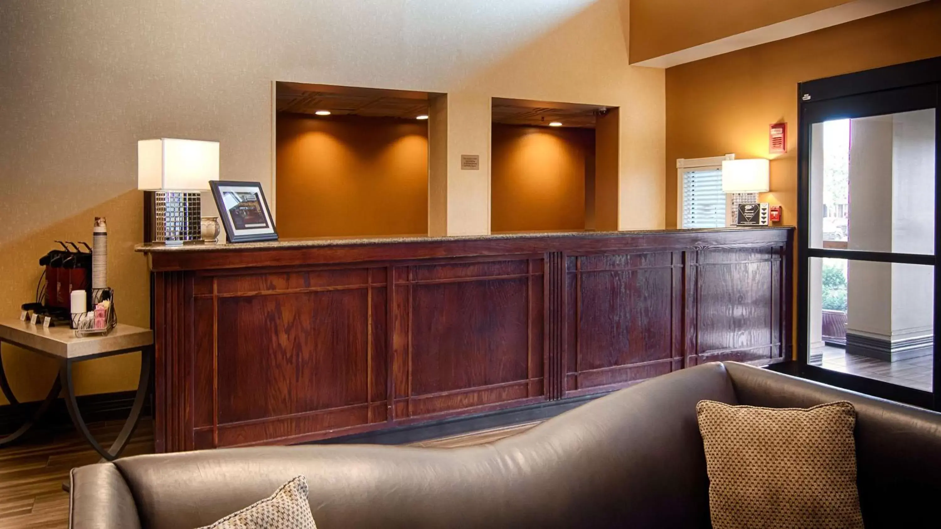 Lobby or reception in Best Western Executive Inn Kenosha - Pleasant Prairie Lobby or reception in Best Western Executive Inn Kenosha - Pleasant Prairie