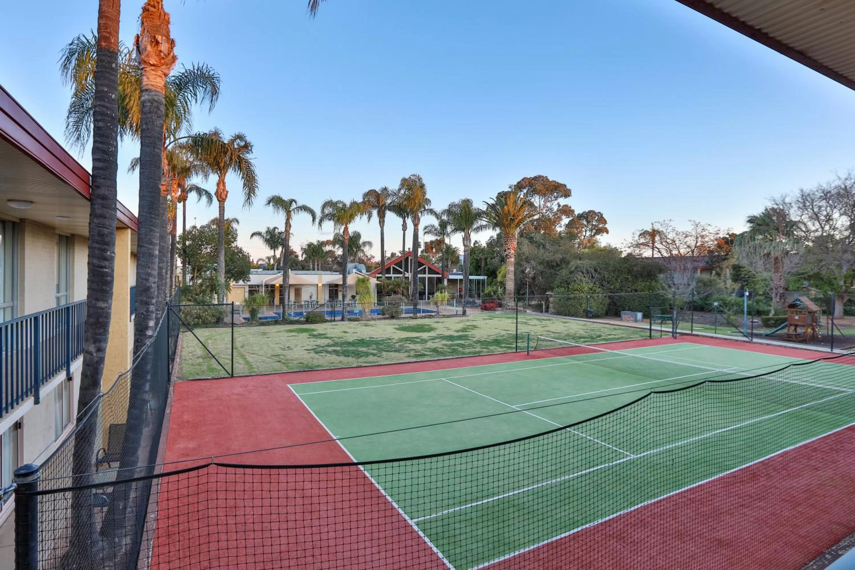 Tennis court in Mildura Inlander Resort