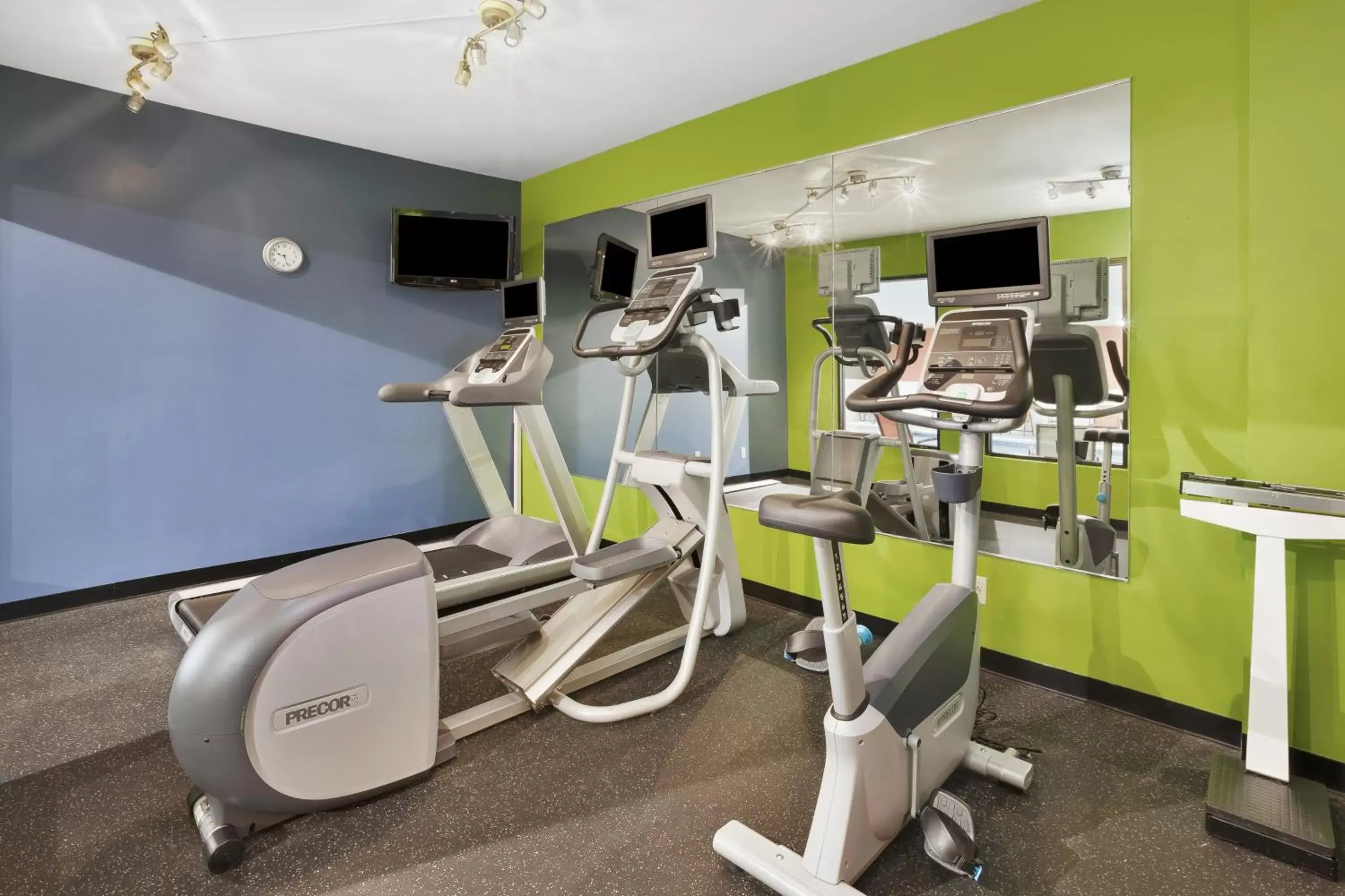 Spa and wellness centre/facilities, Fitness Center/Facilities in Holiday Inn Express Hotel & Suites Circleville, an IHG Hotel