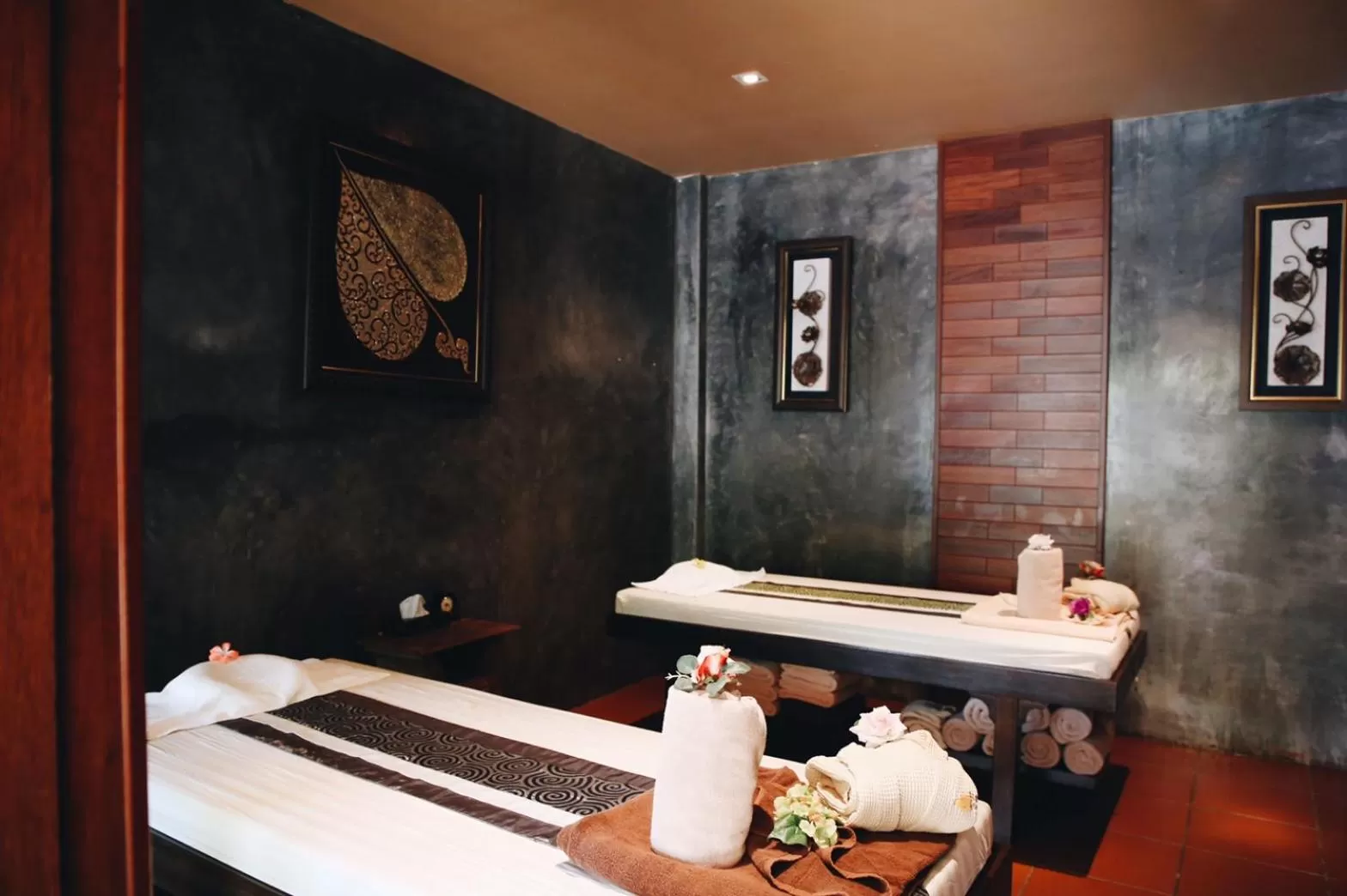 Massage in Hotel de l'amour SHA PLUS