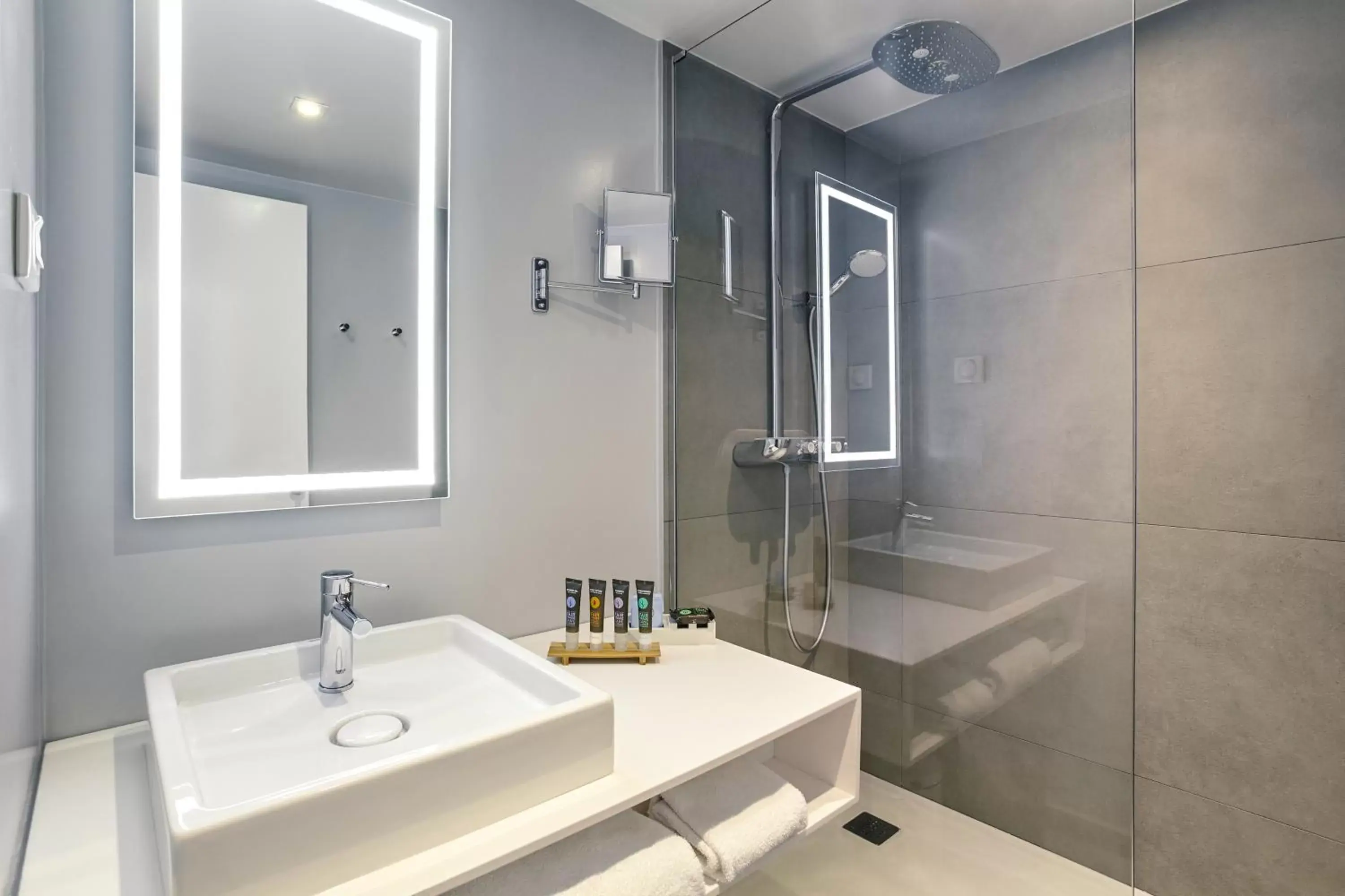 Shower, Bathroom in Novotel Blois Centre Val De Loire