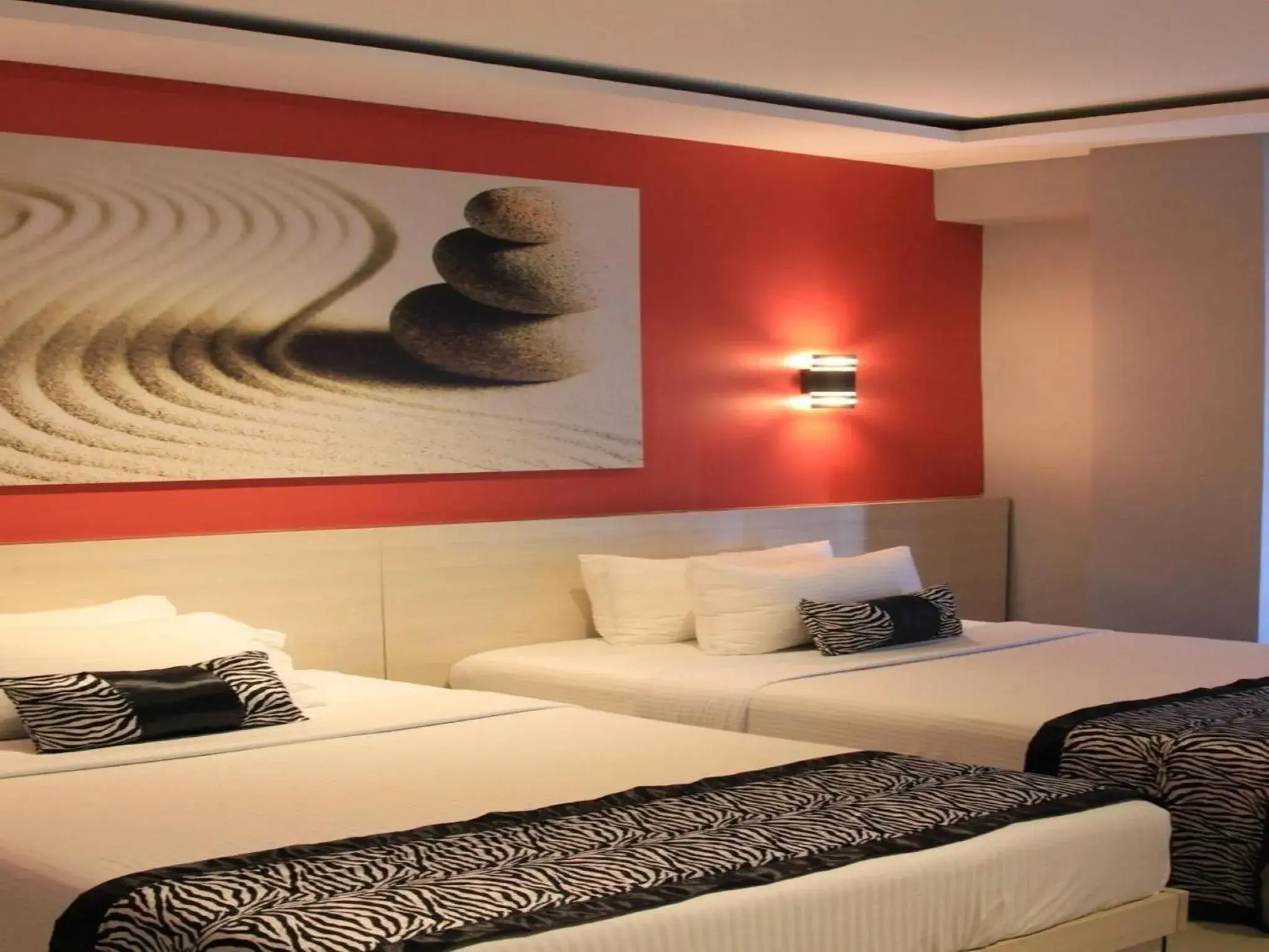 Bedroom, Bed in Sumo Asia Hotels