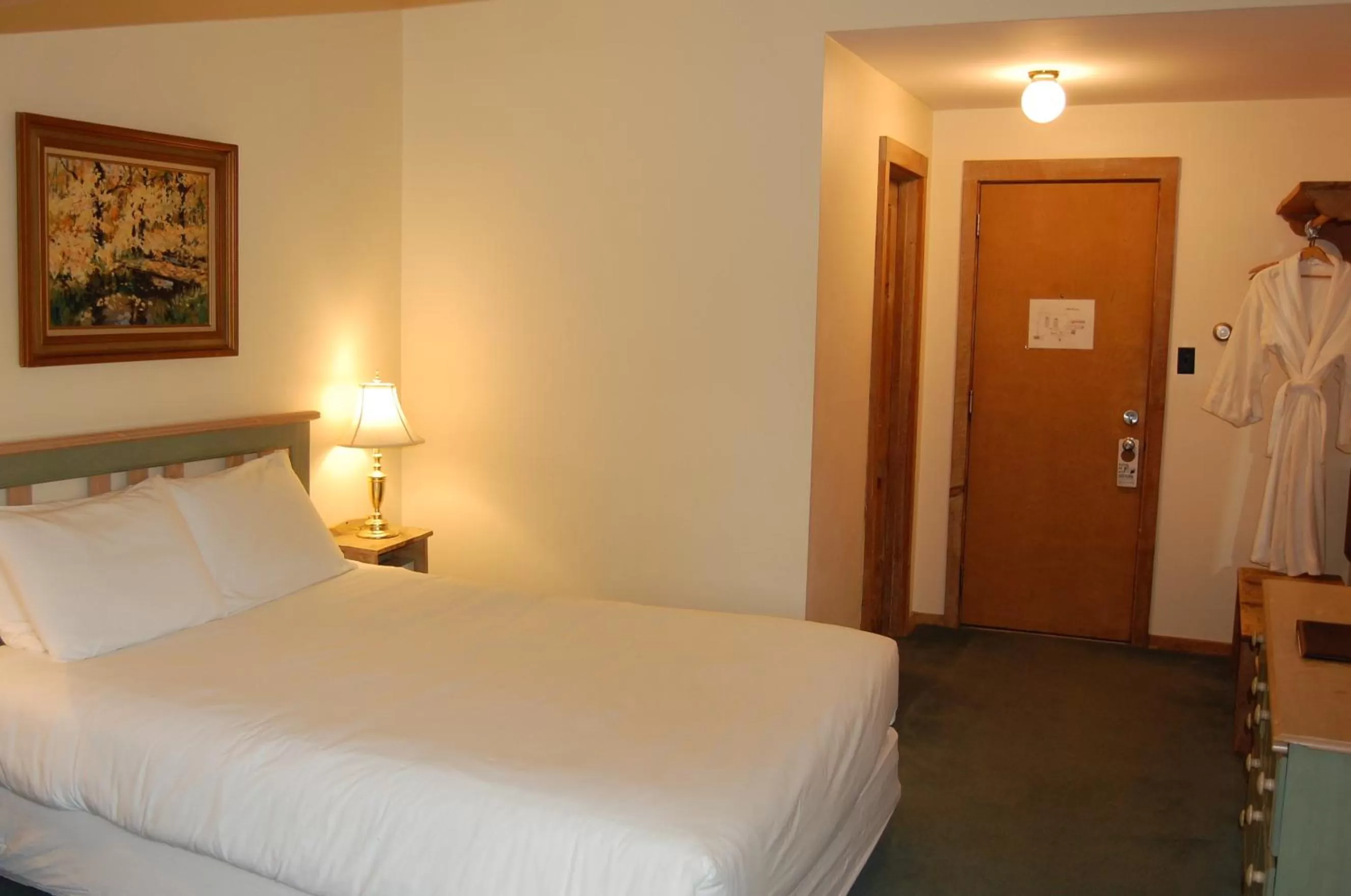 Bedroom, Bed in Summit Lodge