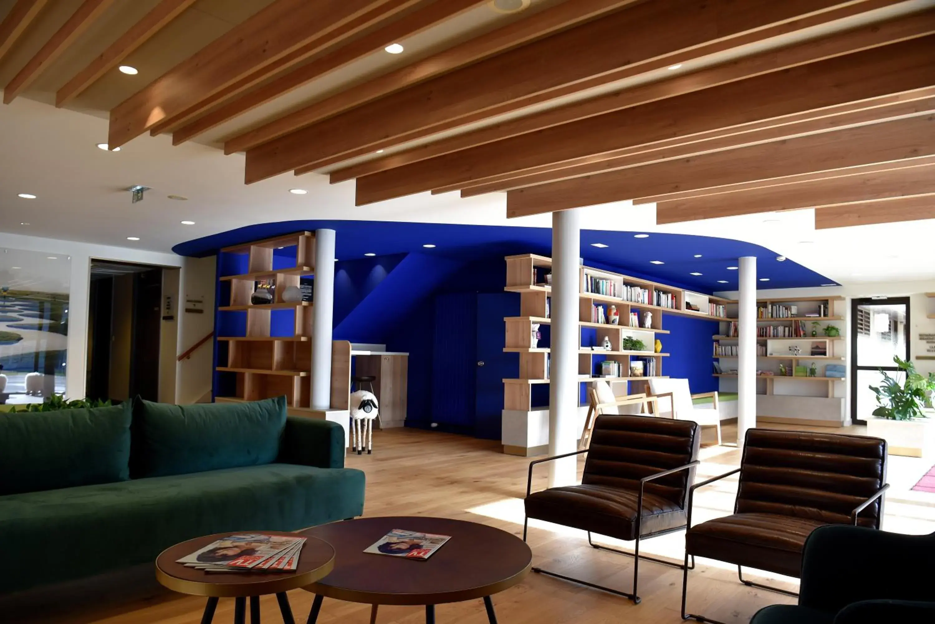 Library, Lobby/Reception in Mercure Mont Saint Michel