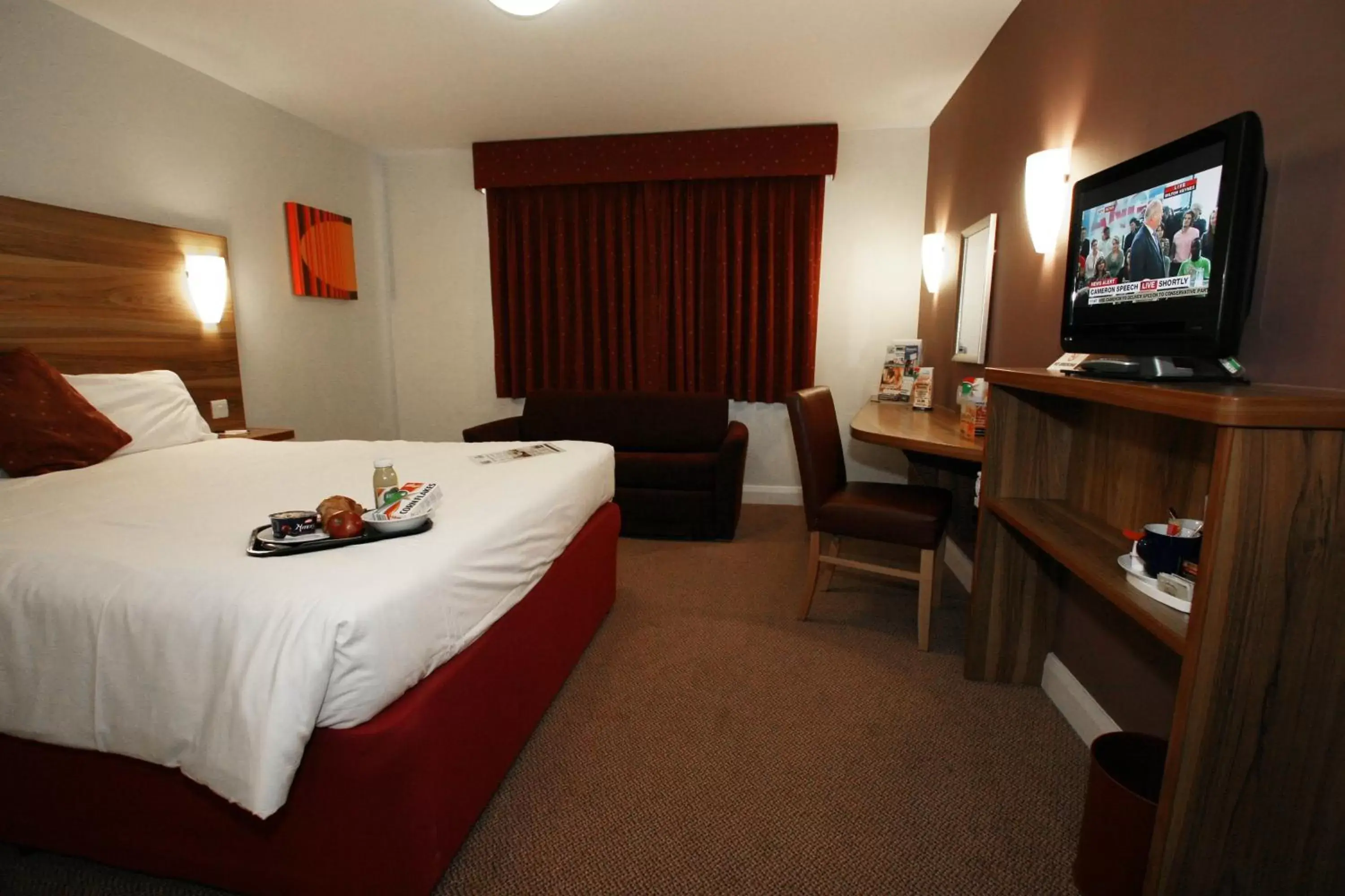 Photo of the whole room, TV/Entertainment Center in Days Inn Corley NEC - M6