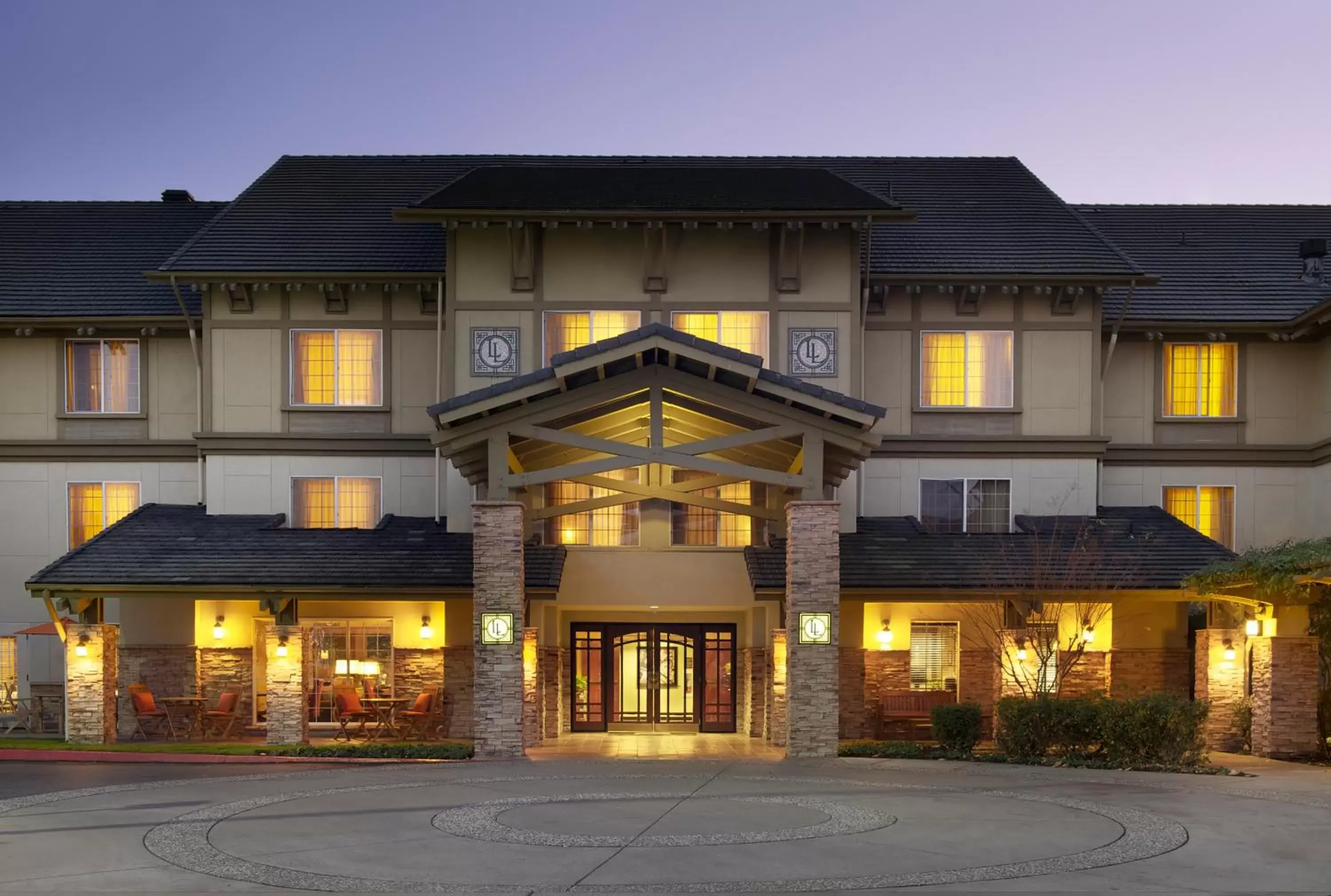 Facade/Entrance in Larkspur Landing Bellevue - An All-Suite Hotel