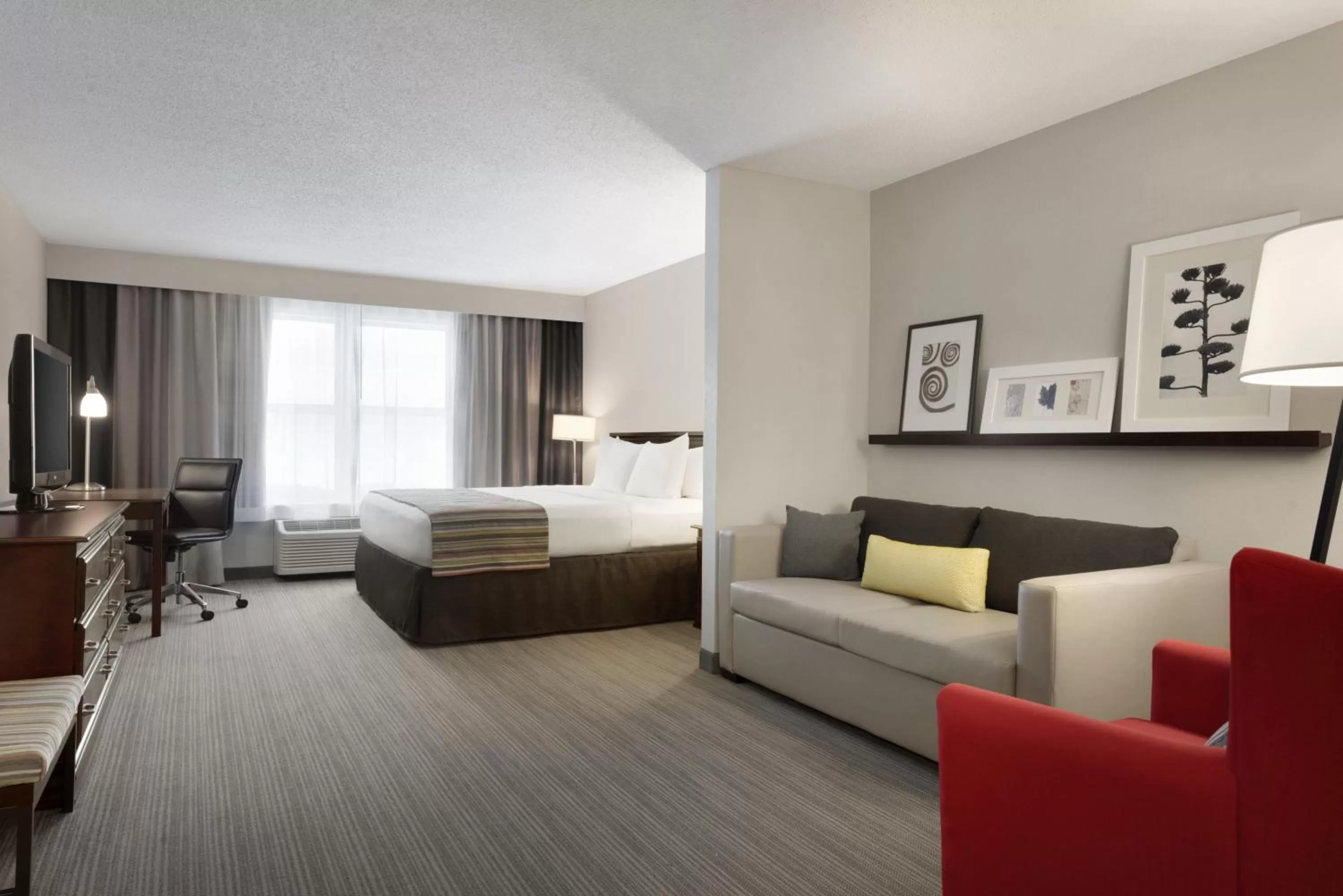 Photo of the whole room, Bed in Country Inn & Suites by Radisson, Houghton, MI