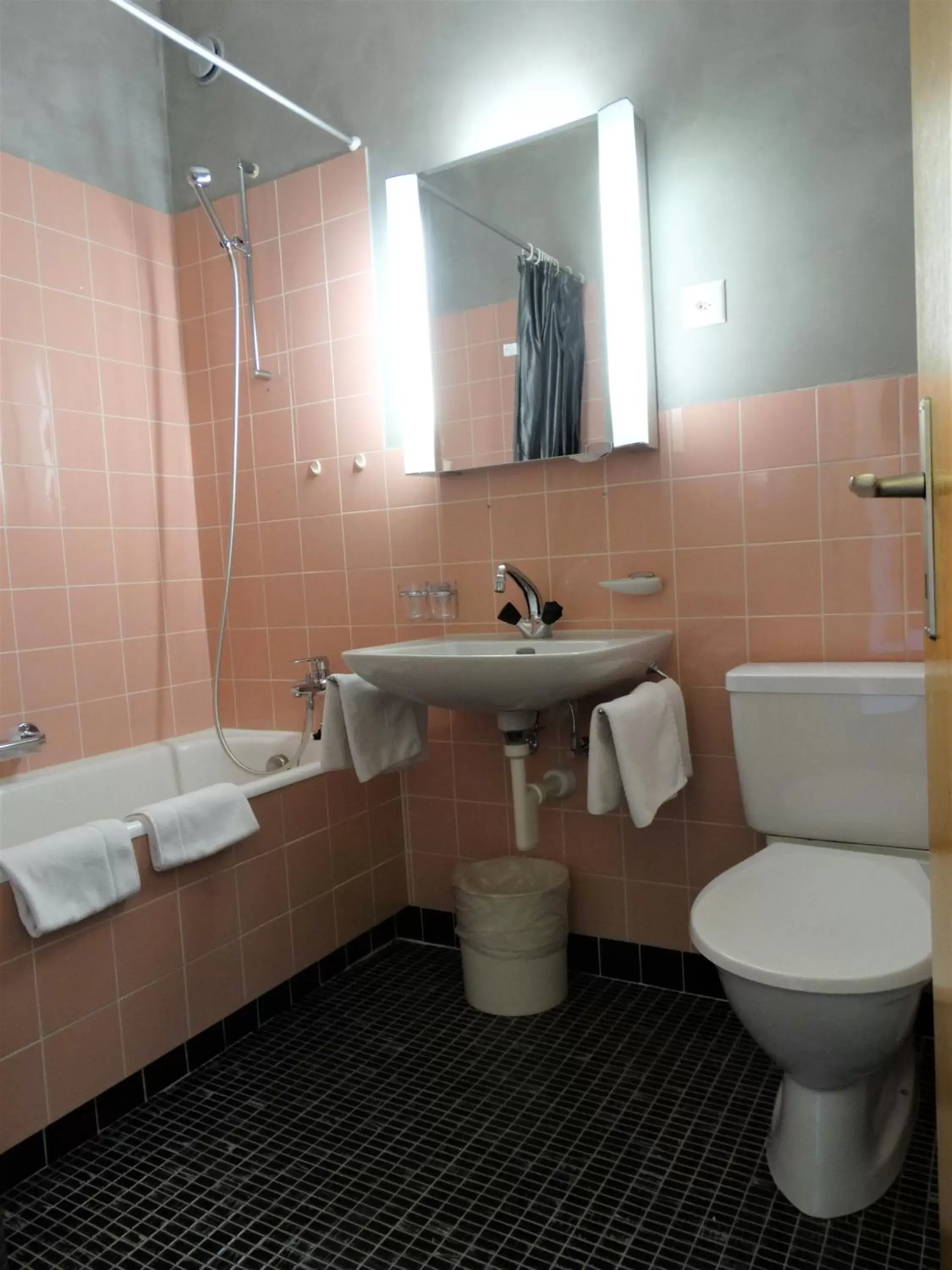 Bathroom in Hotel Bündnerhof