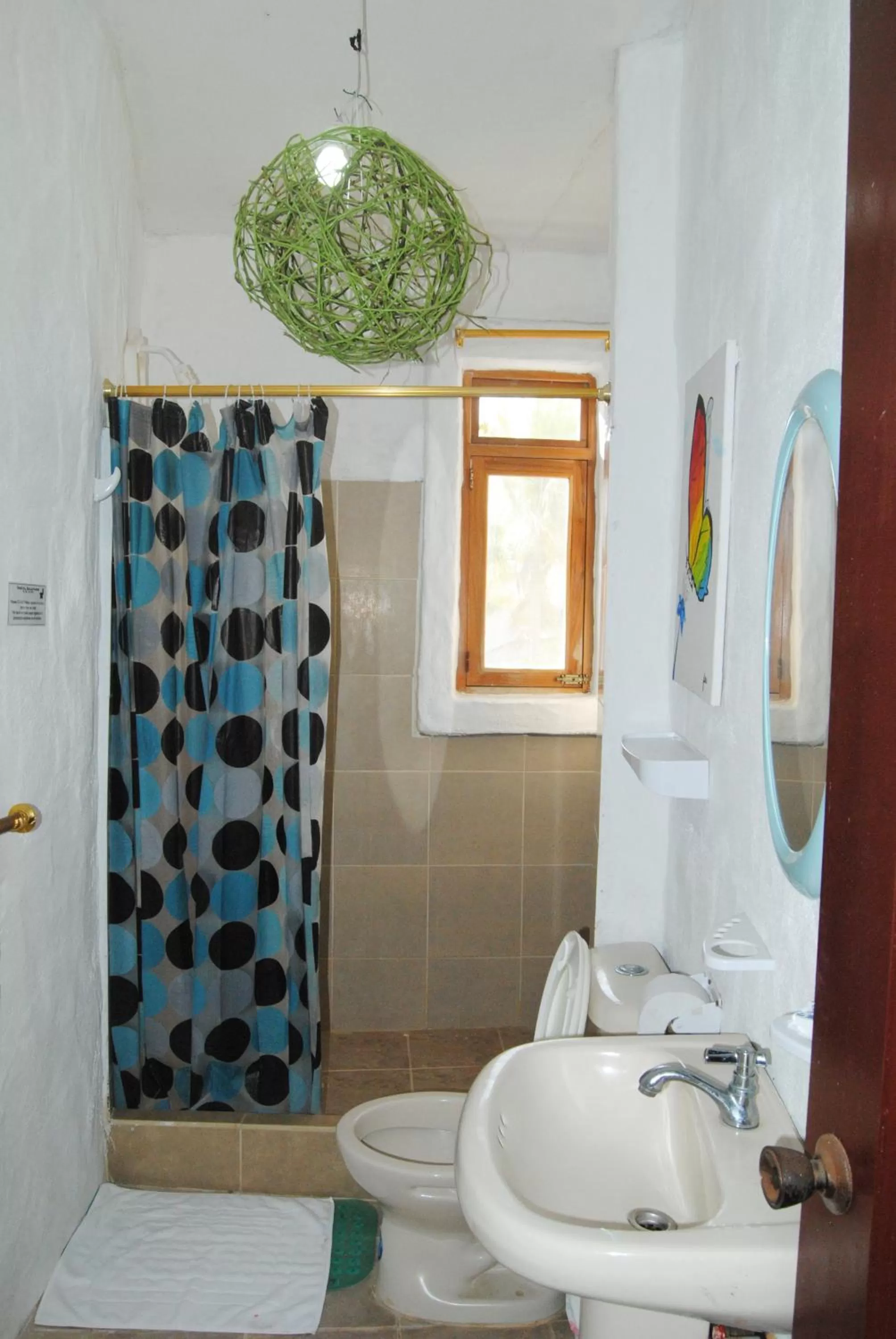 Shower in Hostal Galapagos by Bar de Beto