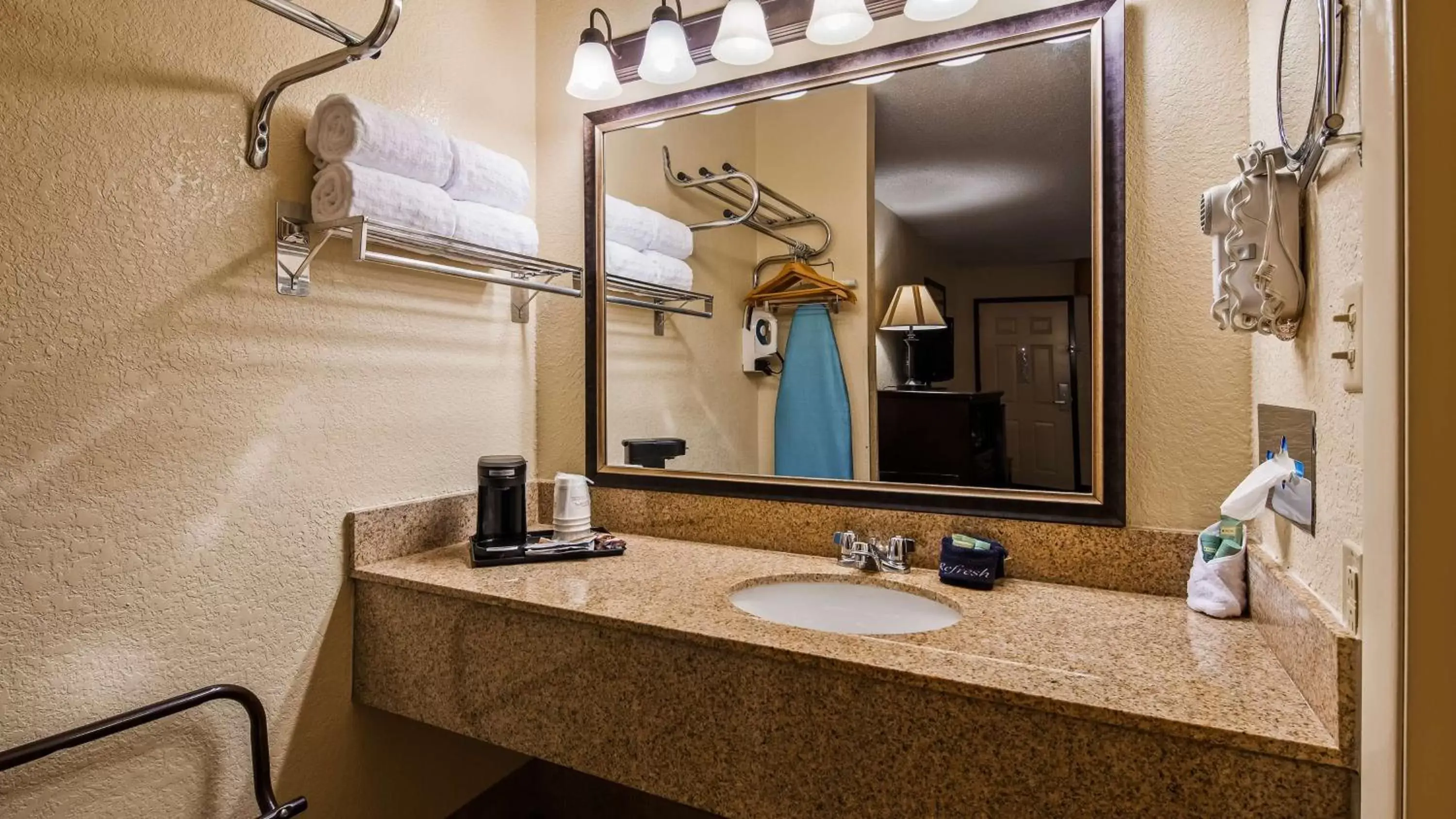 Bathroom in Best Western Center Pointe Inn