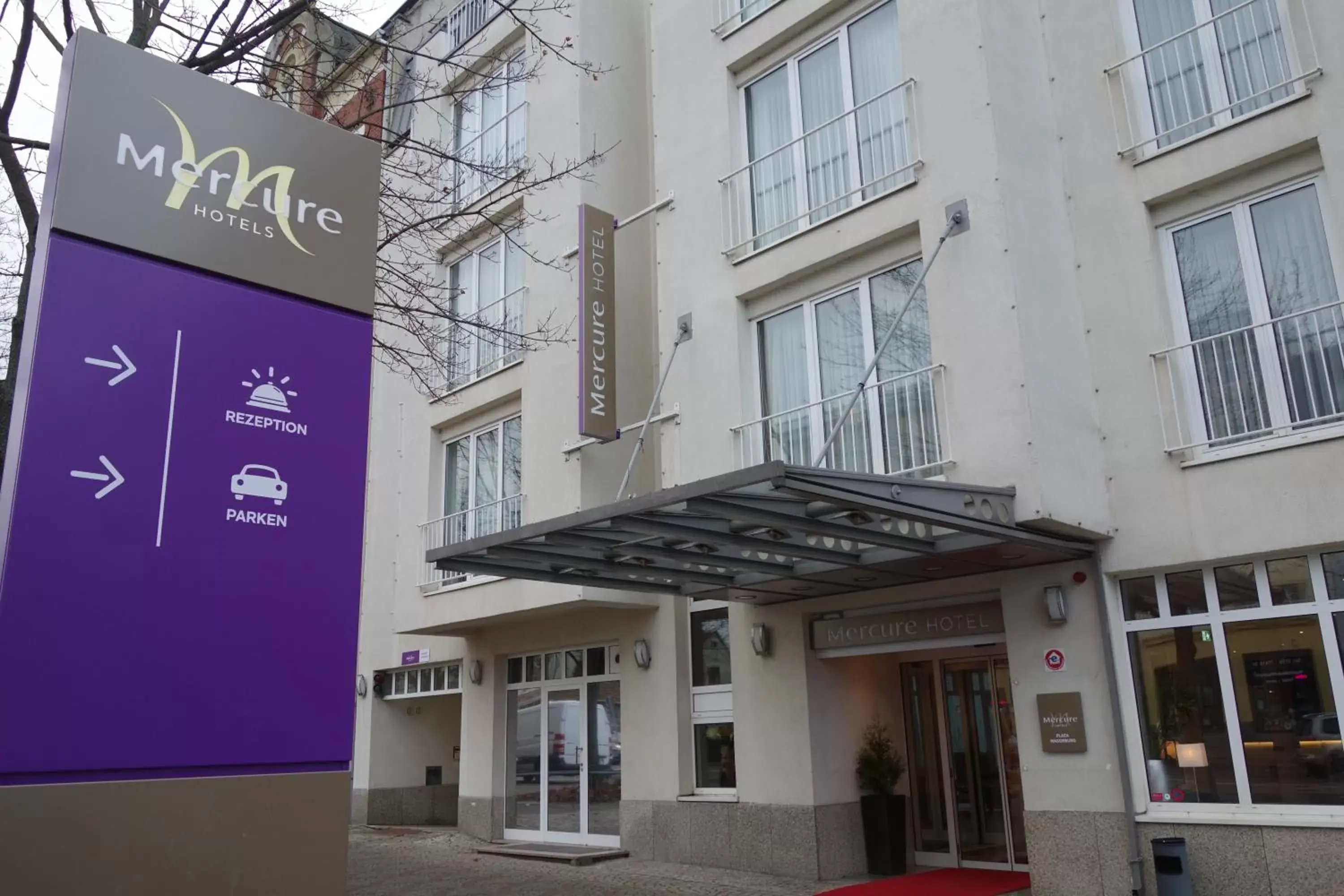 Facade/entrance, Property Building in Mercure Hotel Plaza Magdeburg