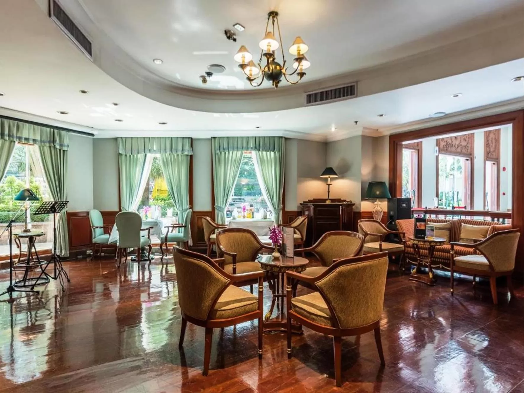 Lounge or bar in Evergreen Laurel Hotel Bangkok