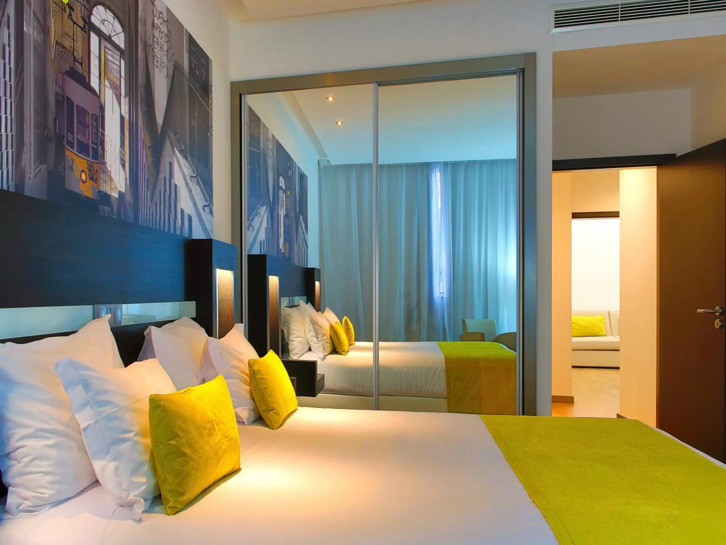 Junior Suite (2 Adults + 2 Children up to 12 years old) in Jupiter Lisboa Hotel