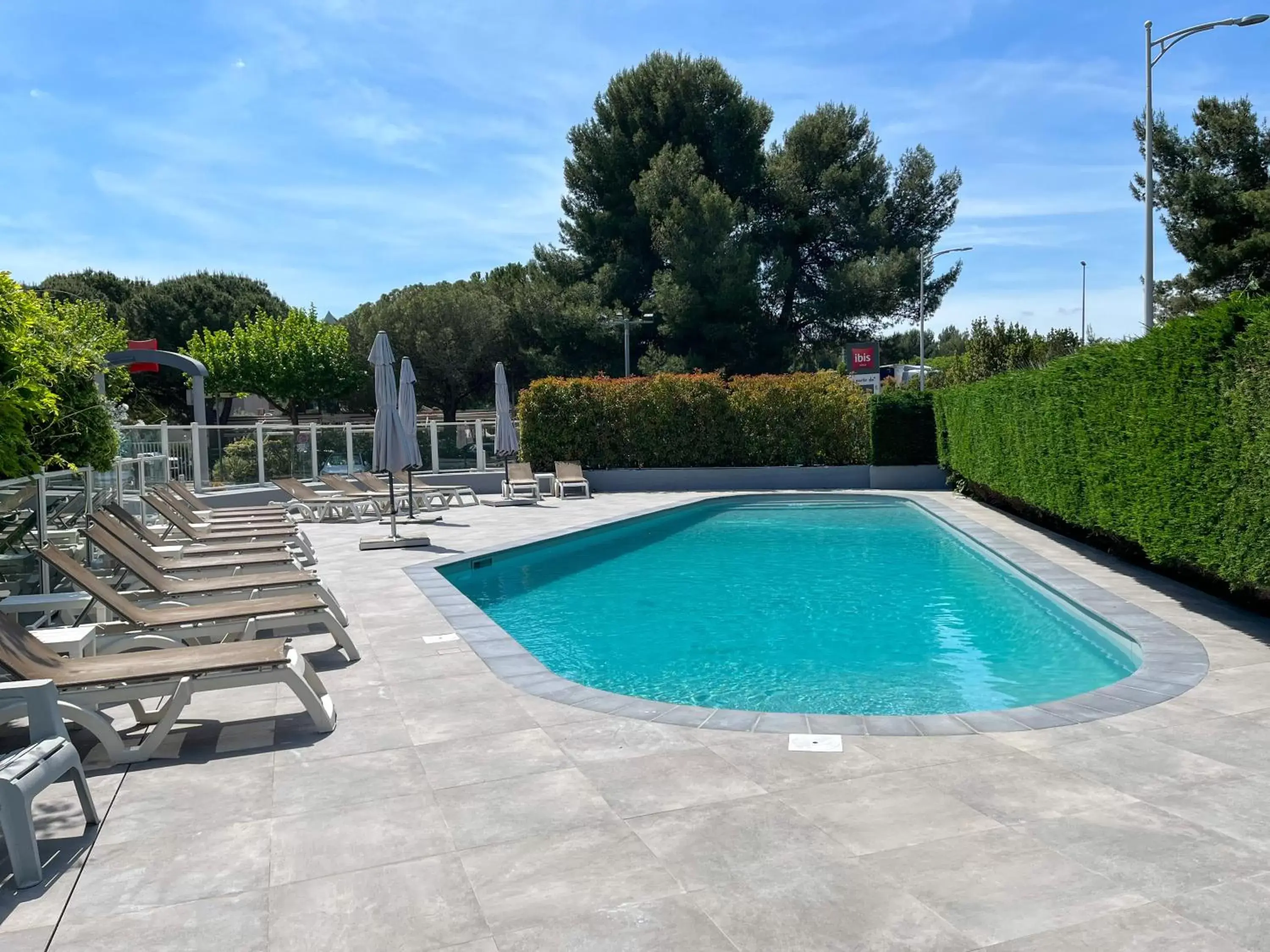 Swimming Pool in ibis Nîmes Ouest - A9