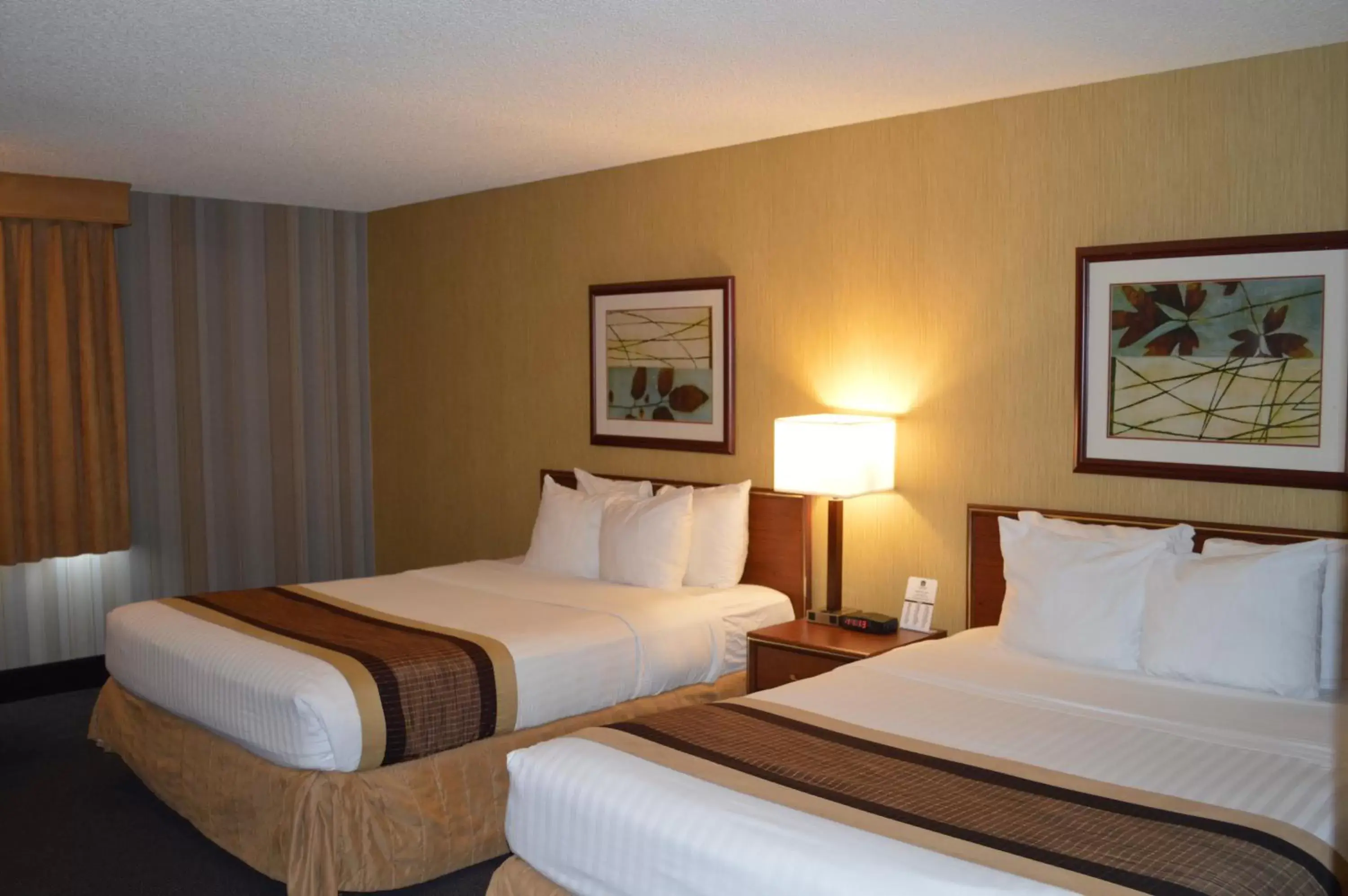 Bed, Room Photo in Best Western Cascadia Inn