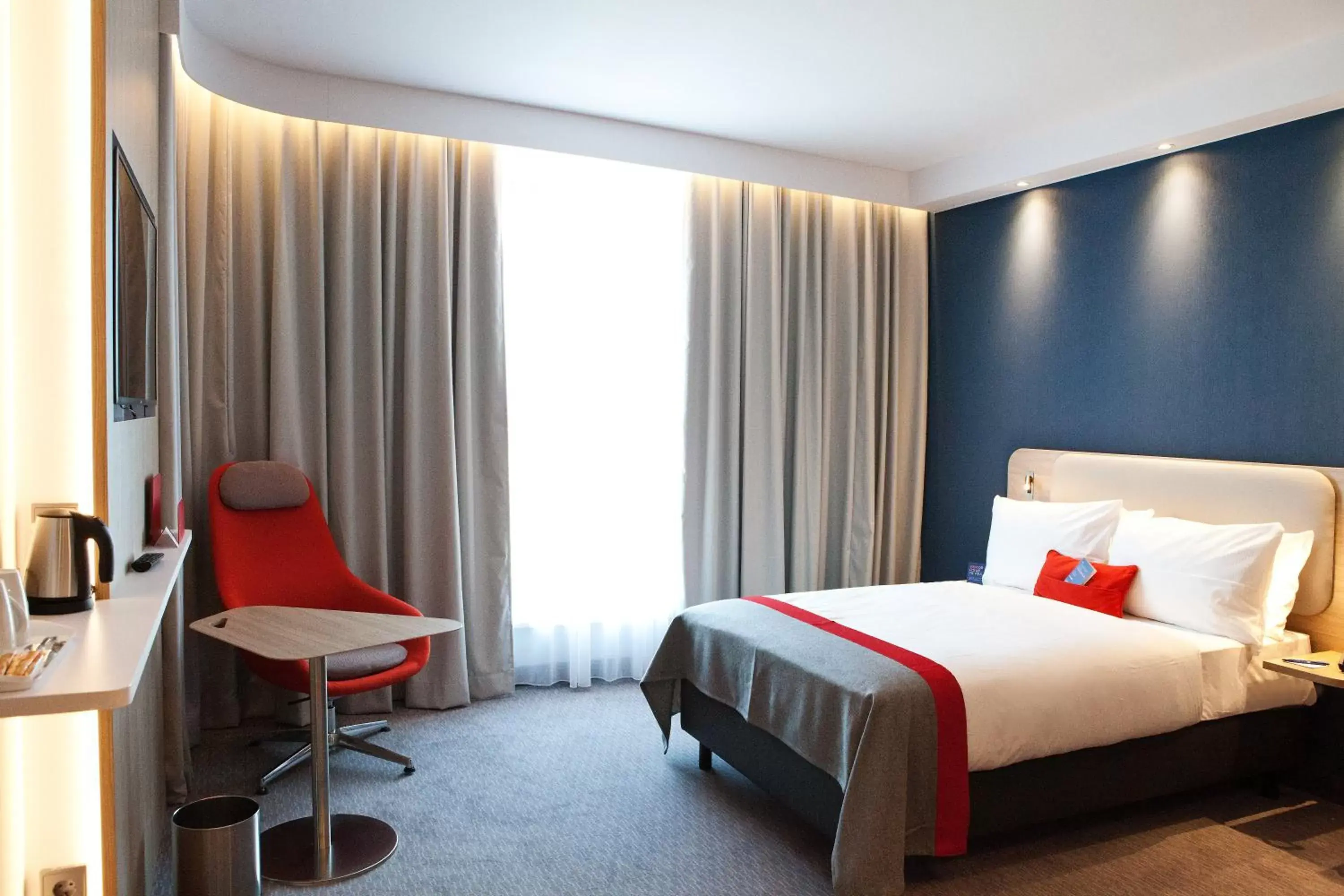 Photo of the whole room, Bed in Holiday Inn Express Frankfurt Airport - Raunheim, an IHG Hotel