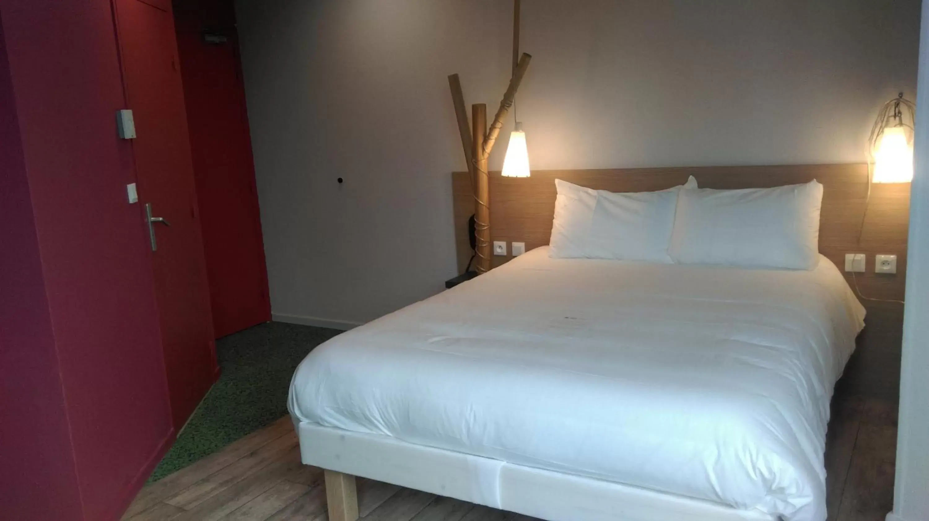 Photo of the whole room, Bed in ibis Styles Moulins Centre