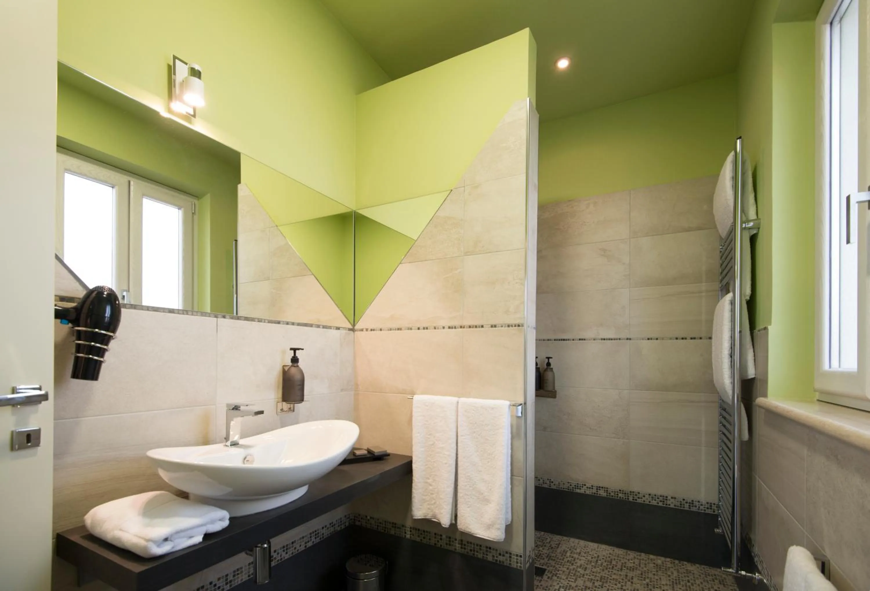 Bedroom in Halex room&food